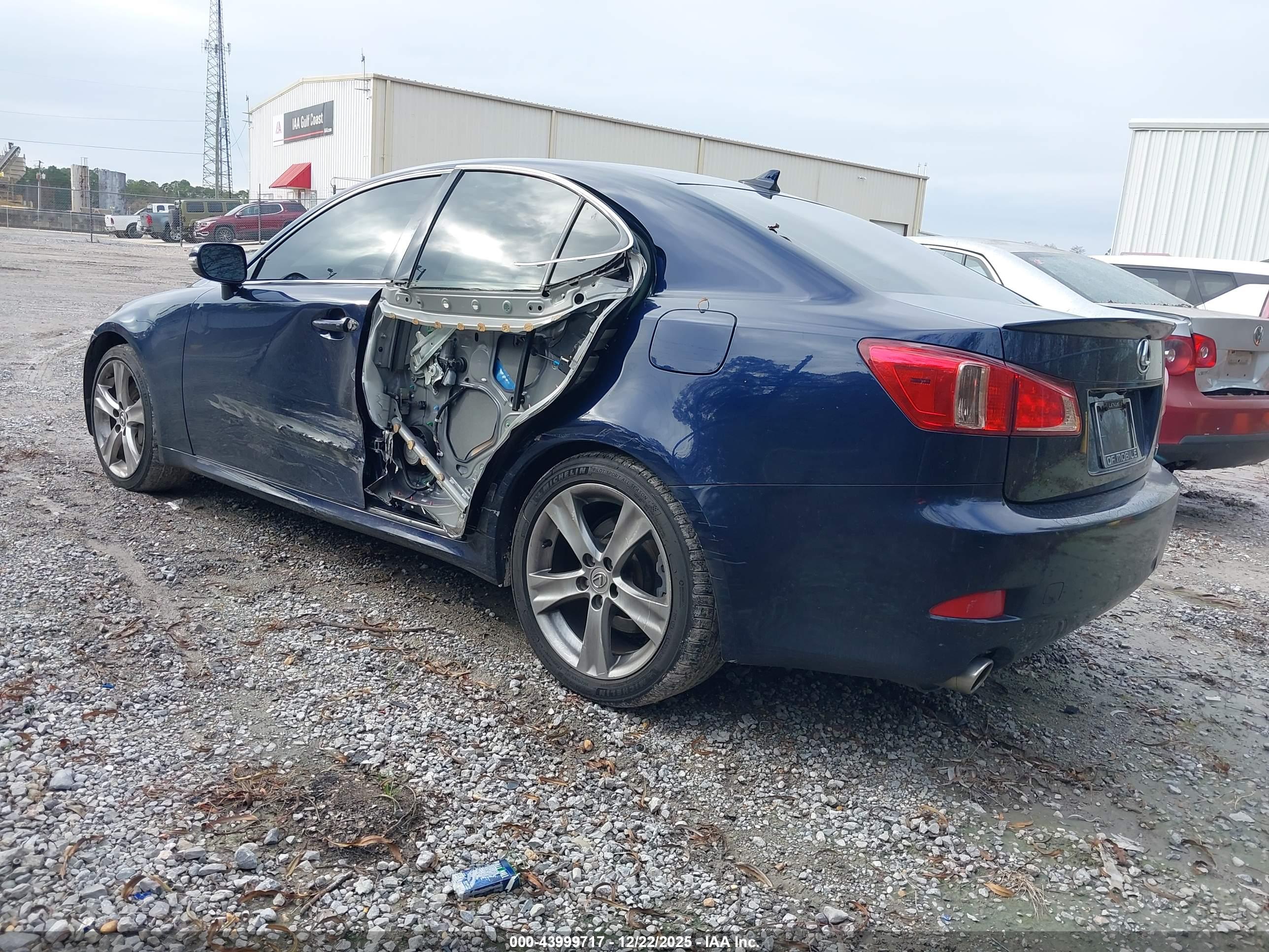 LEXUS IS image 3