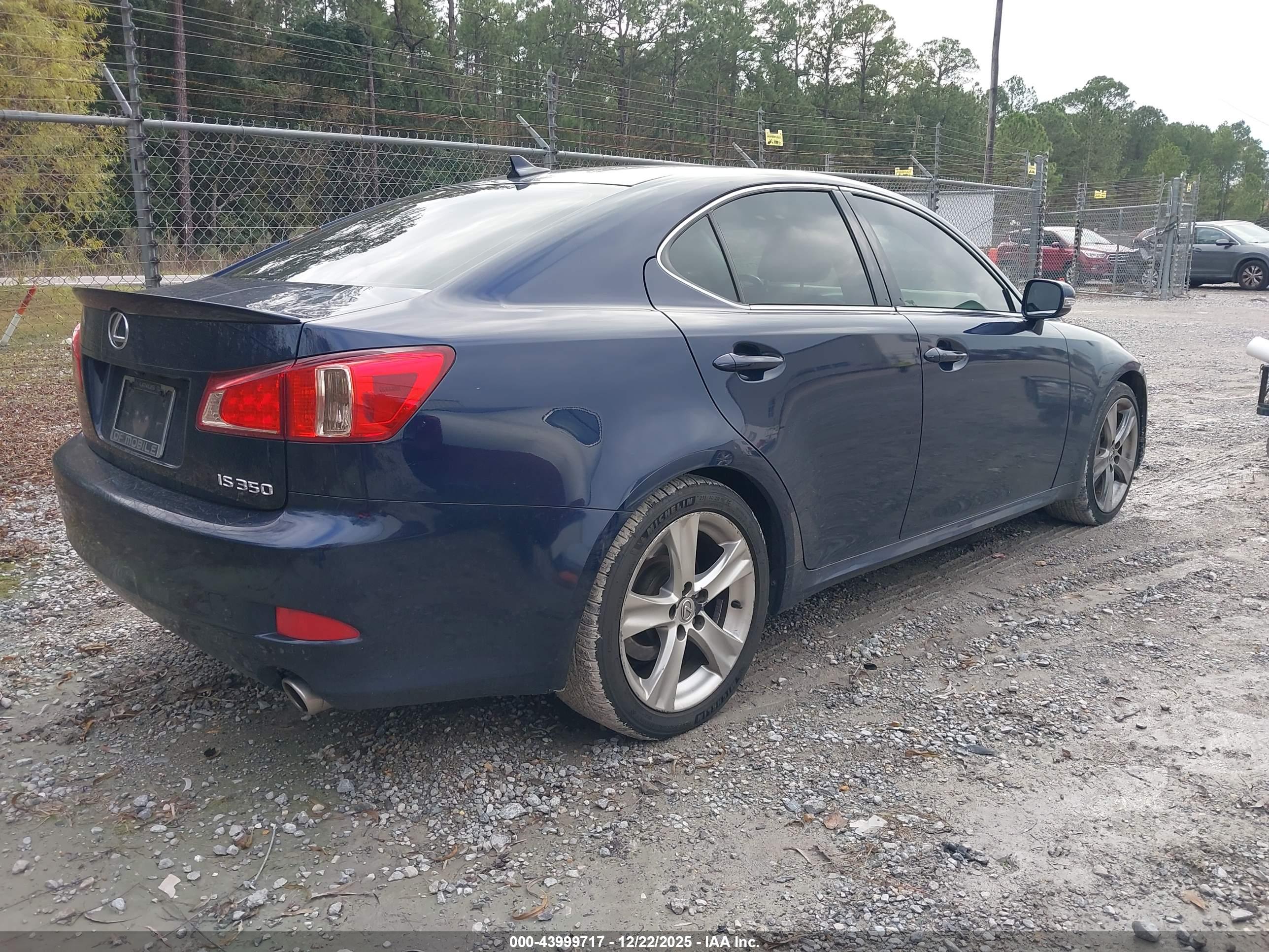 LEXUS IS image 4