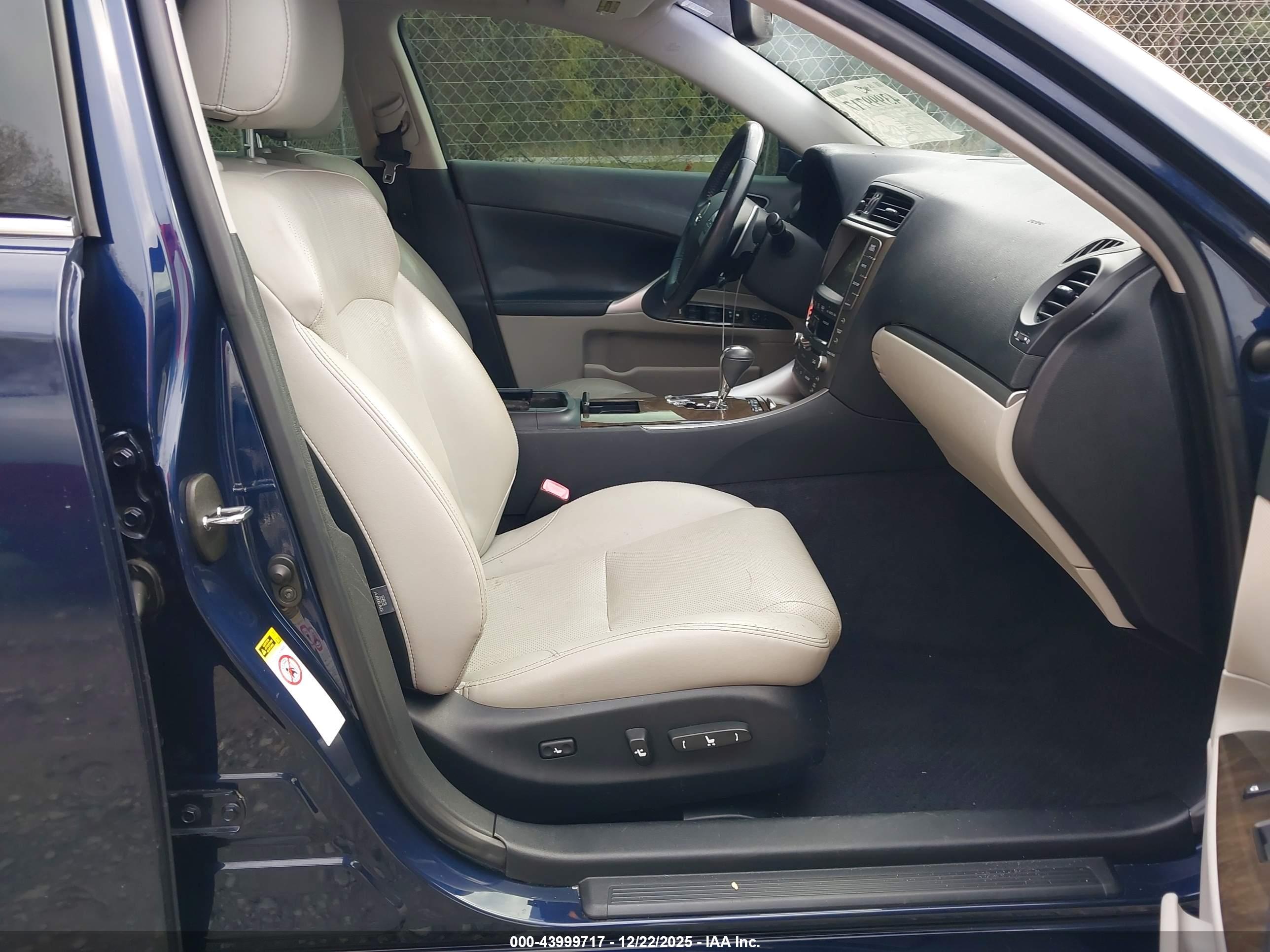 LEXUS IS image 5