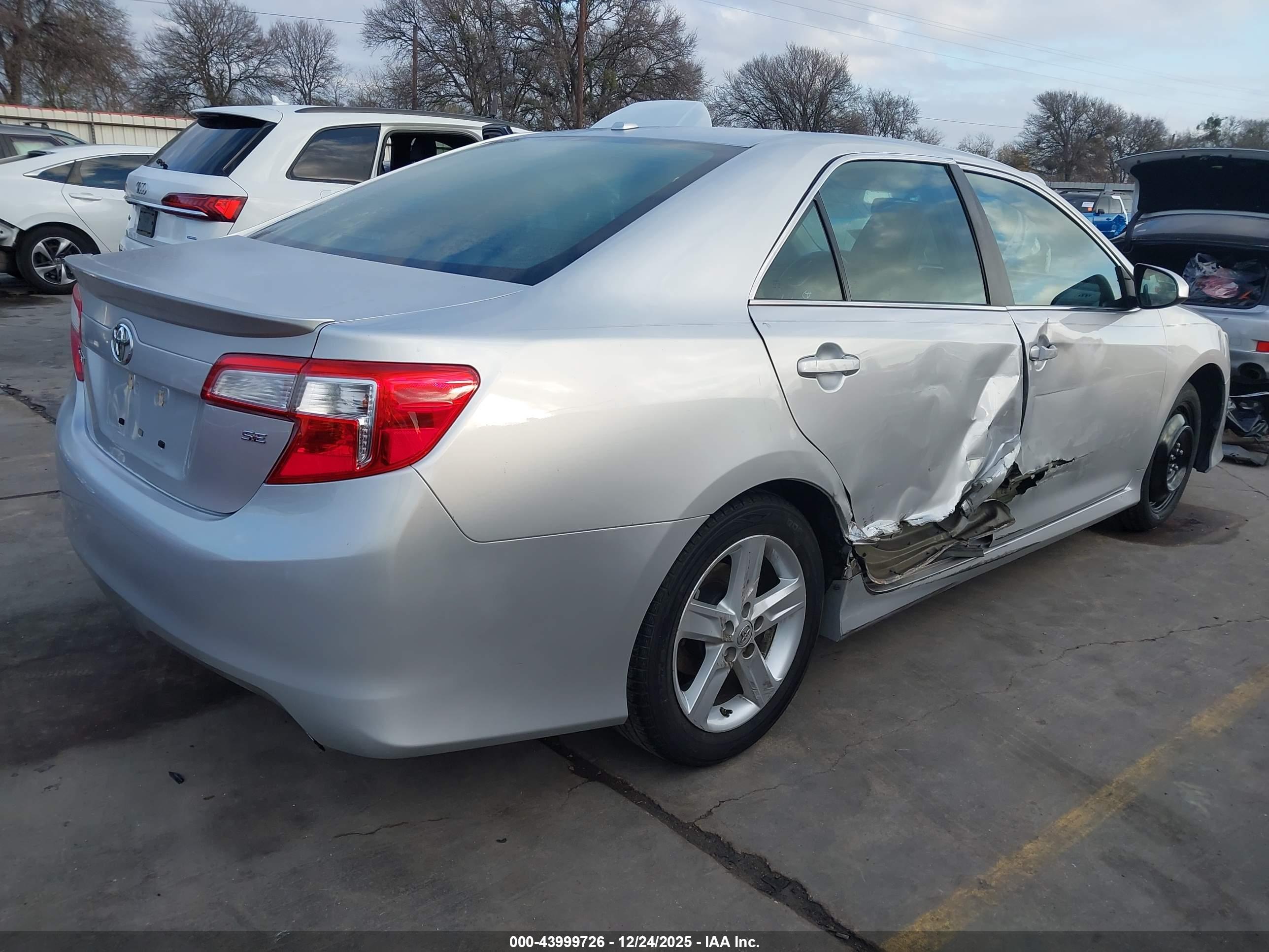 TOYOTA CAMRY image 4