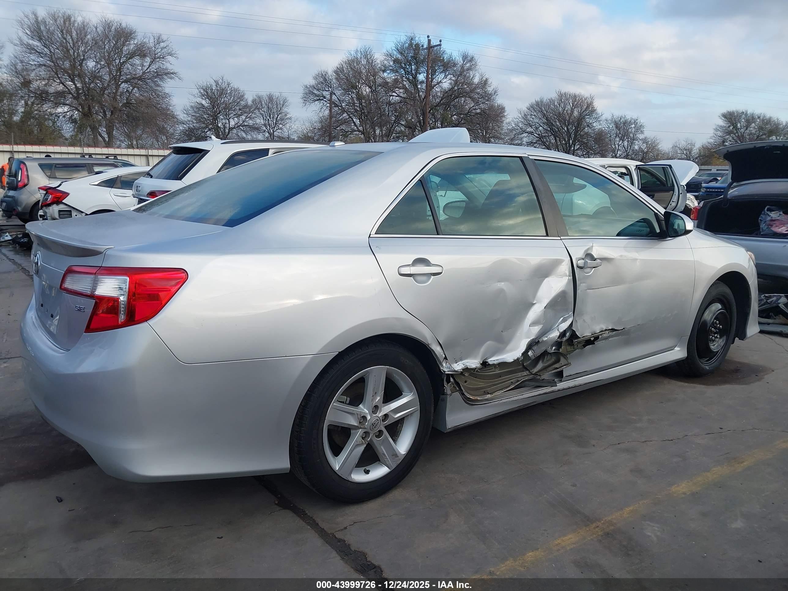 TOYOTA CAMRY image 6