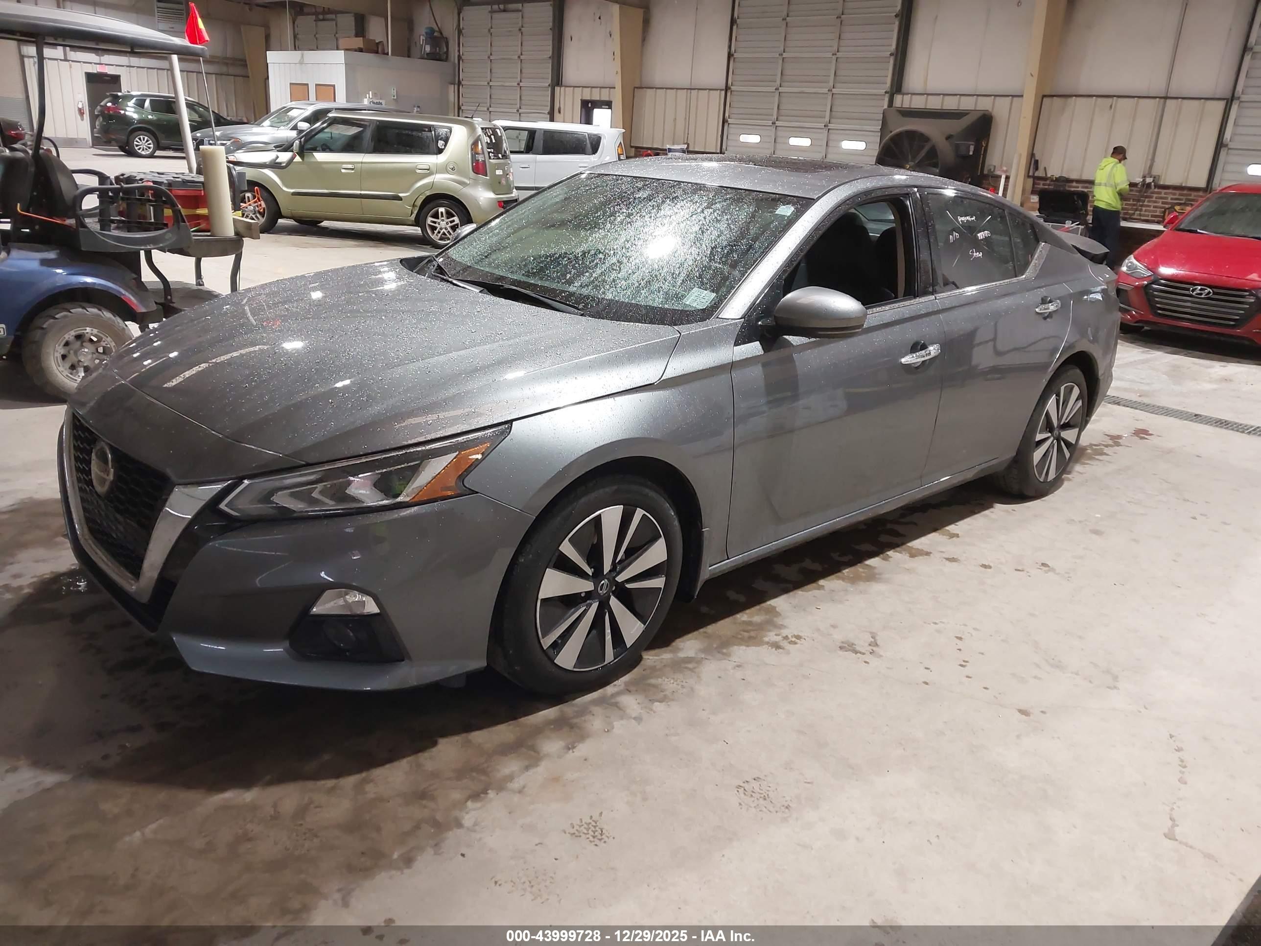 NISSAN ALTIMA image 2
