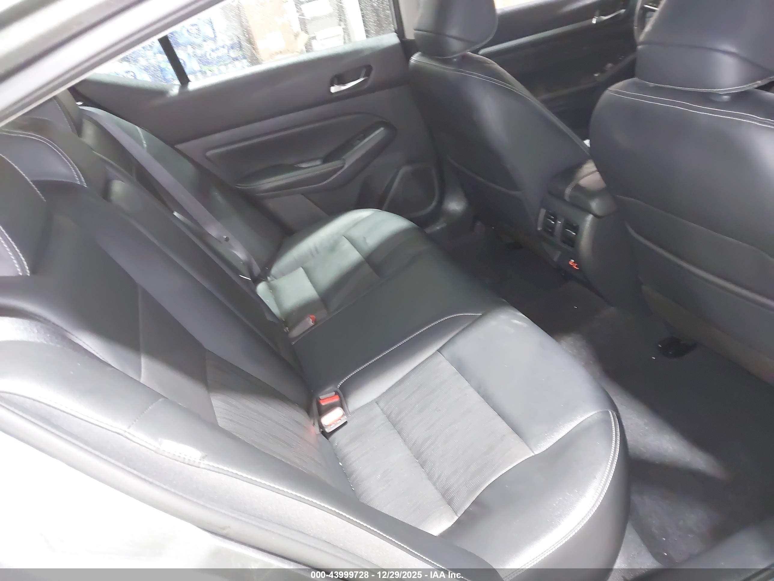 NISSAN ALTIMA image 8