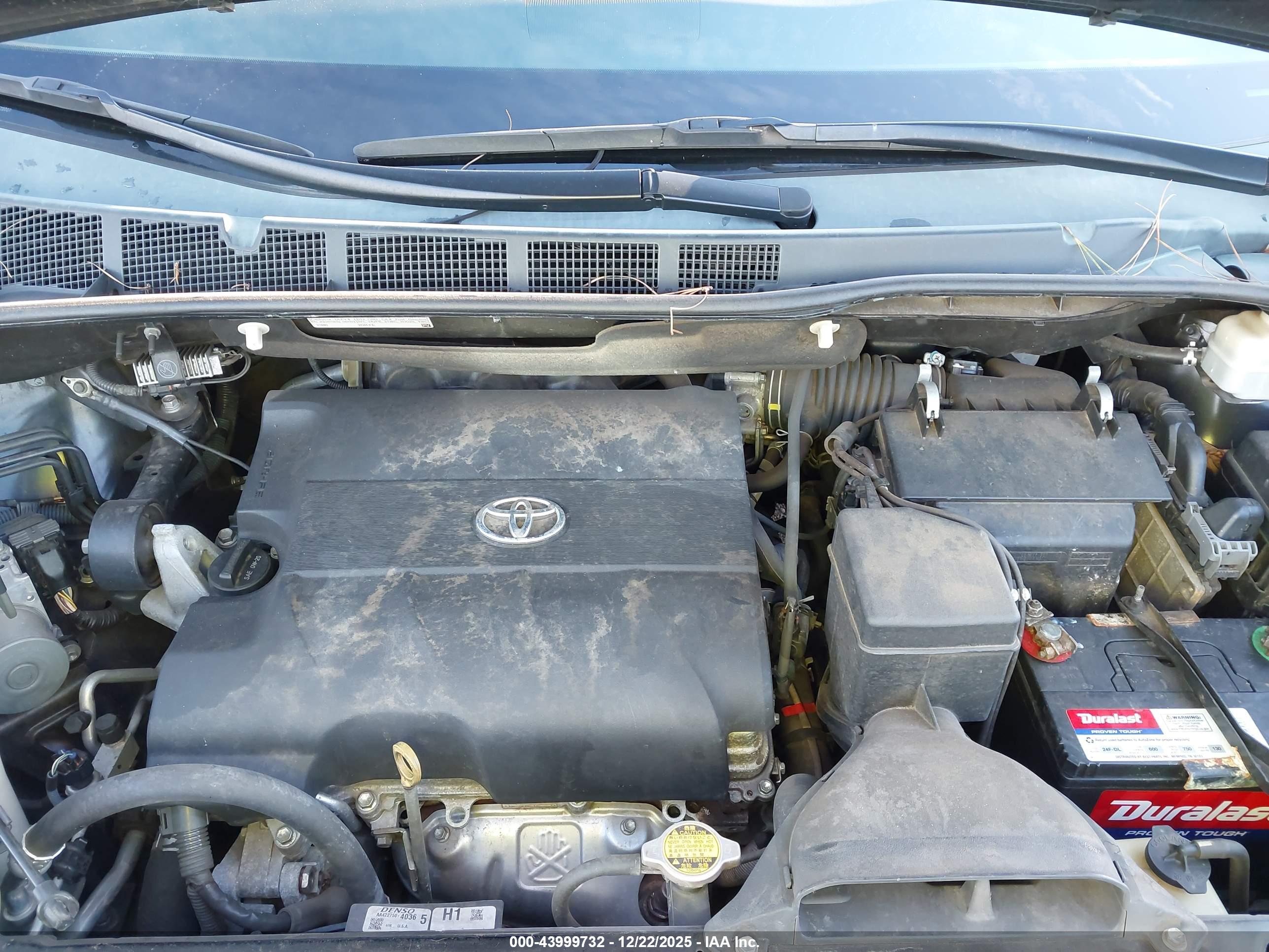 TOYOTA SIENNA image 10