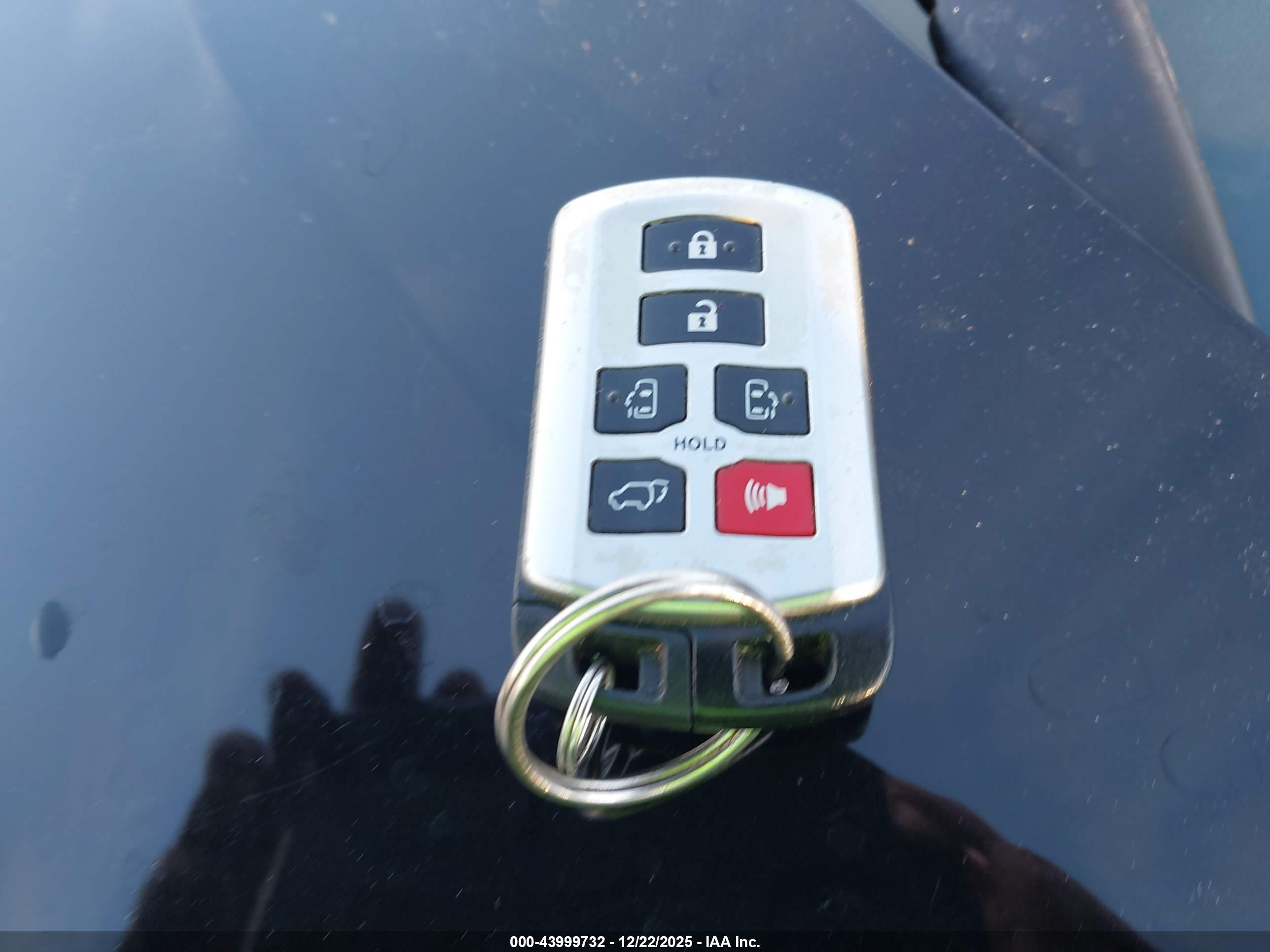 TOYOTA SIENNA image 11