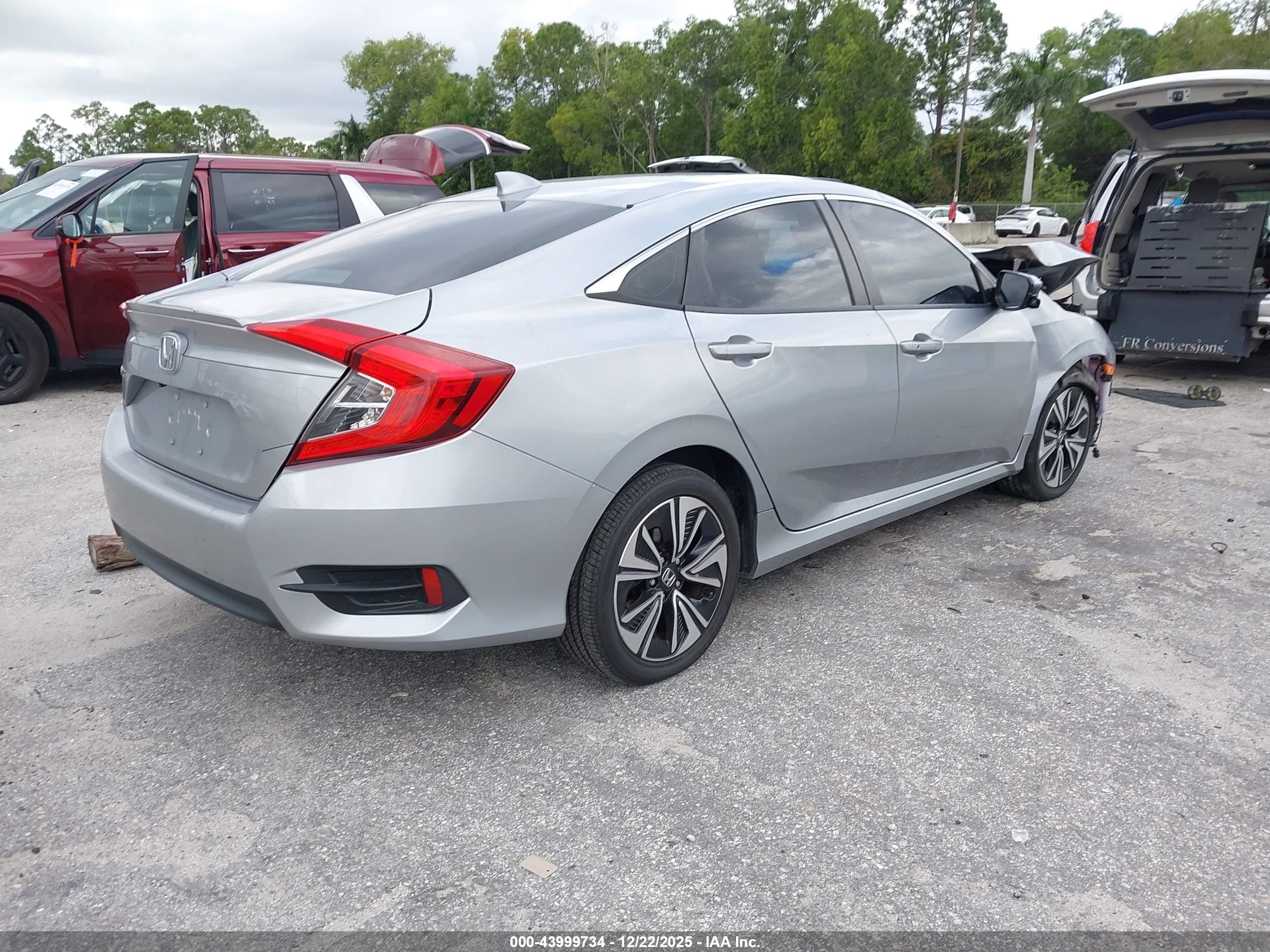HONDA CIVIC image 4