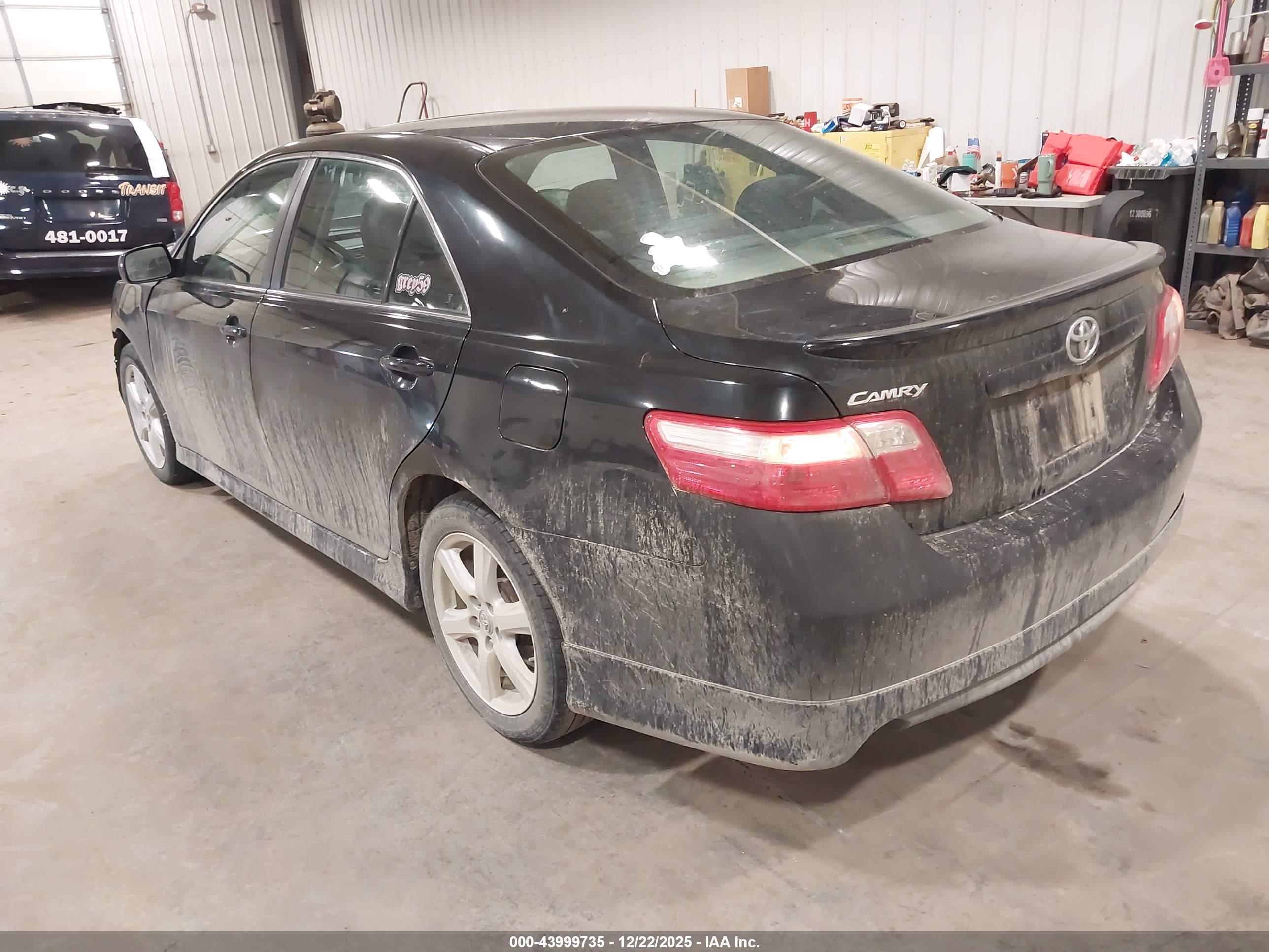 TOYOTA CAMRY image 3