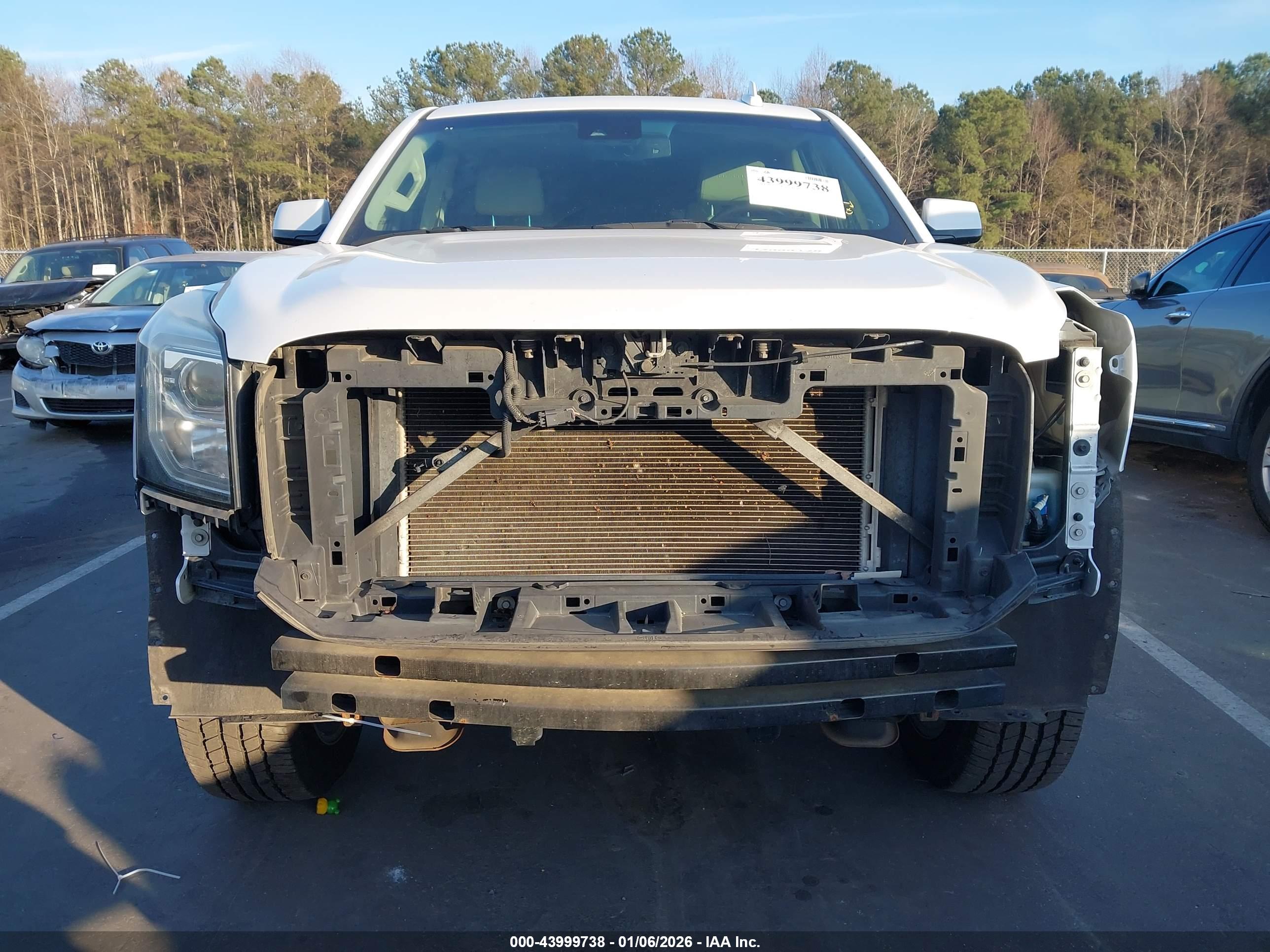 GMC YUKON image 6