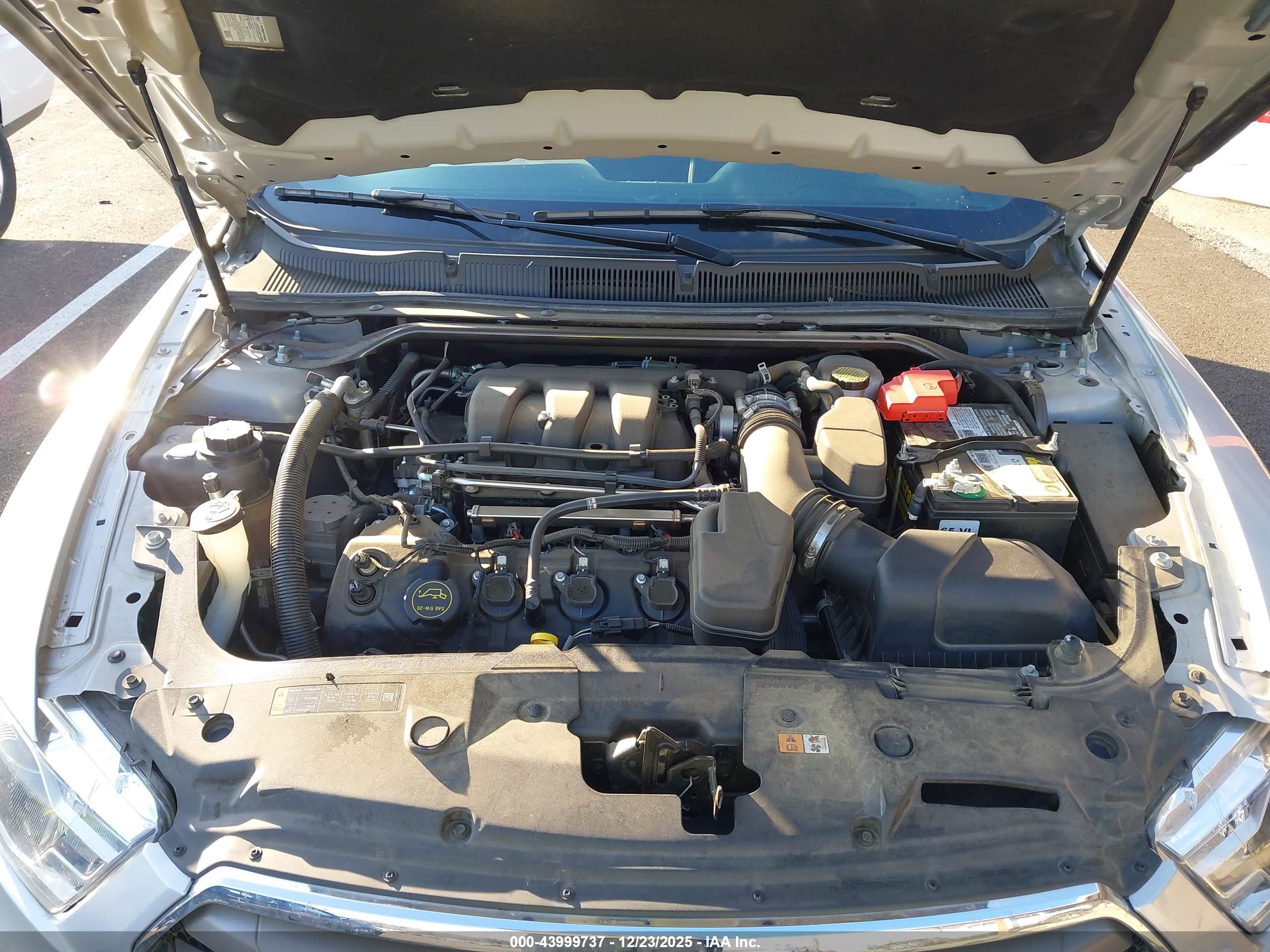 FORD TAURUS image 10