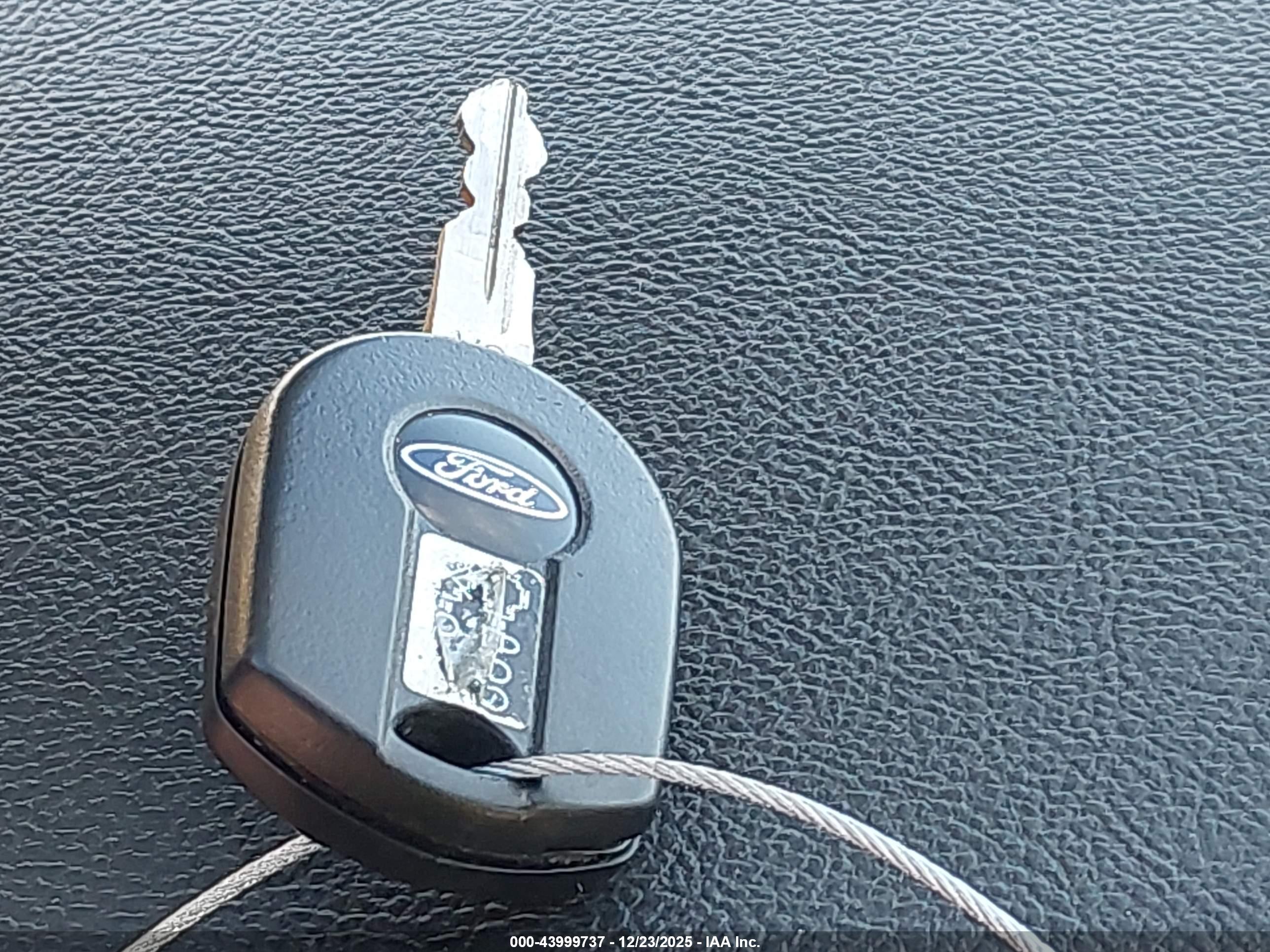 FORD TAURUS image 11