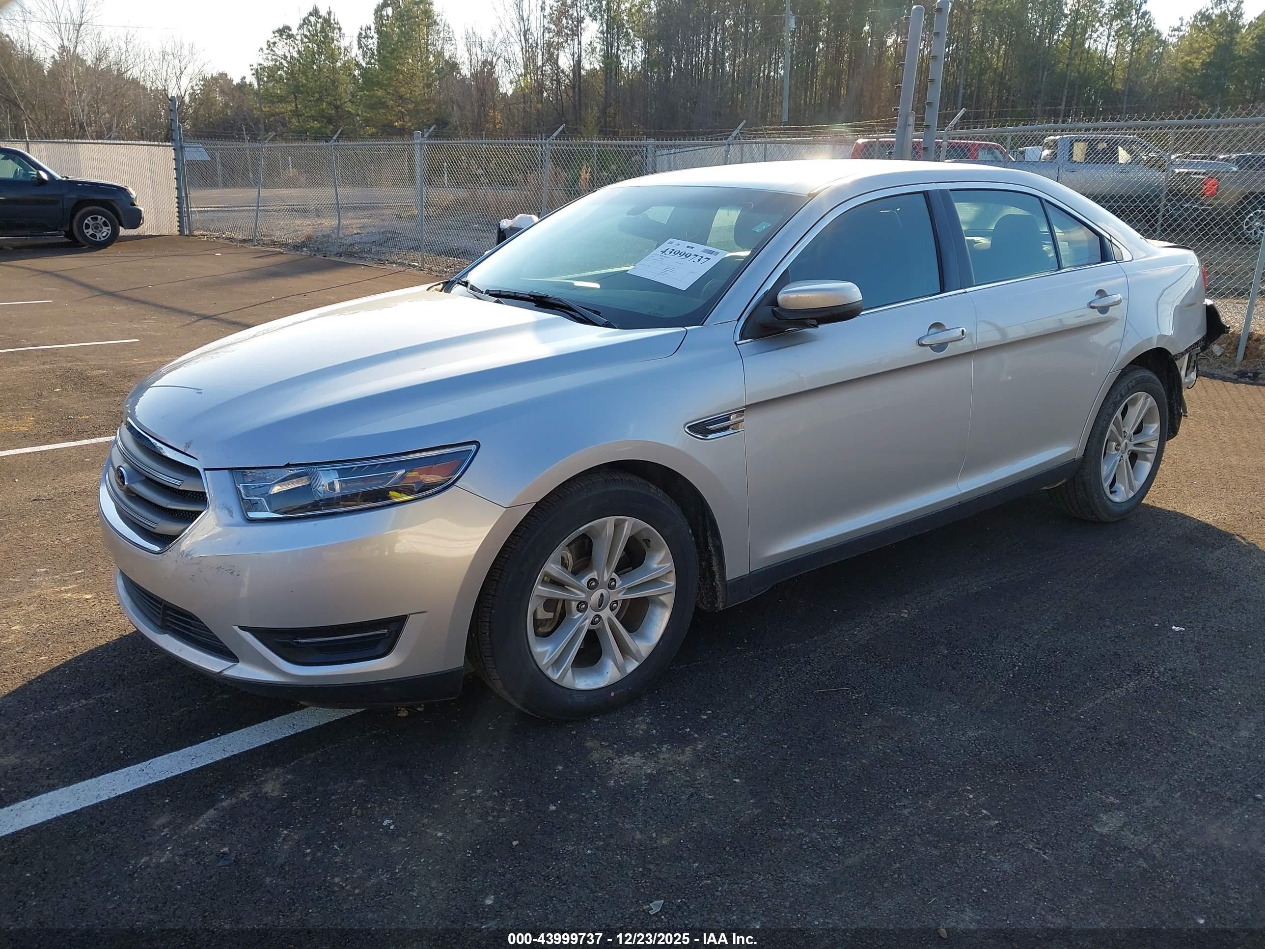 FORD TAURUS image 2