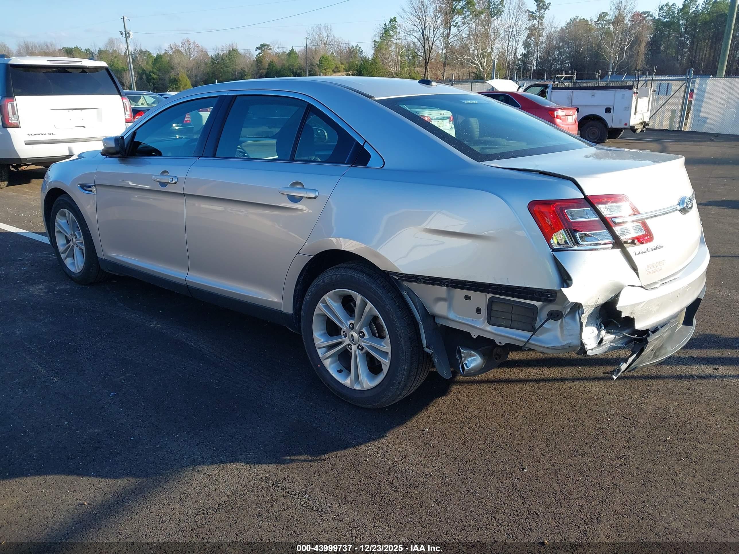 FORD TAURUS image 3