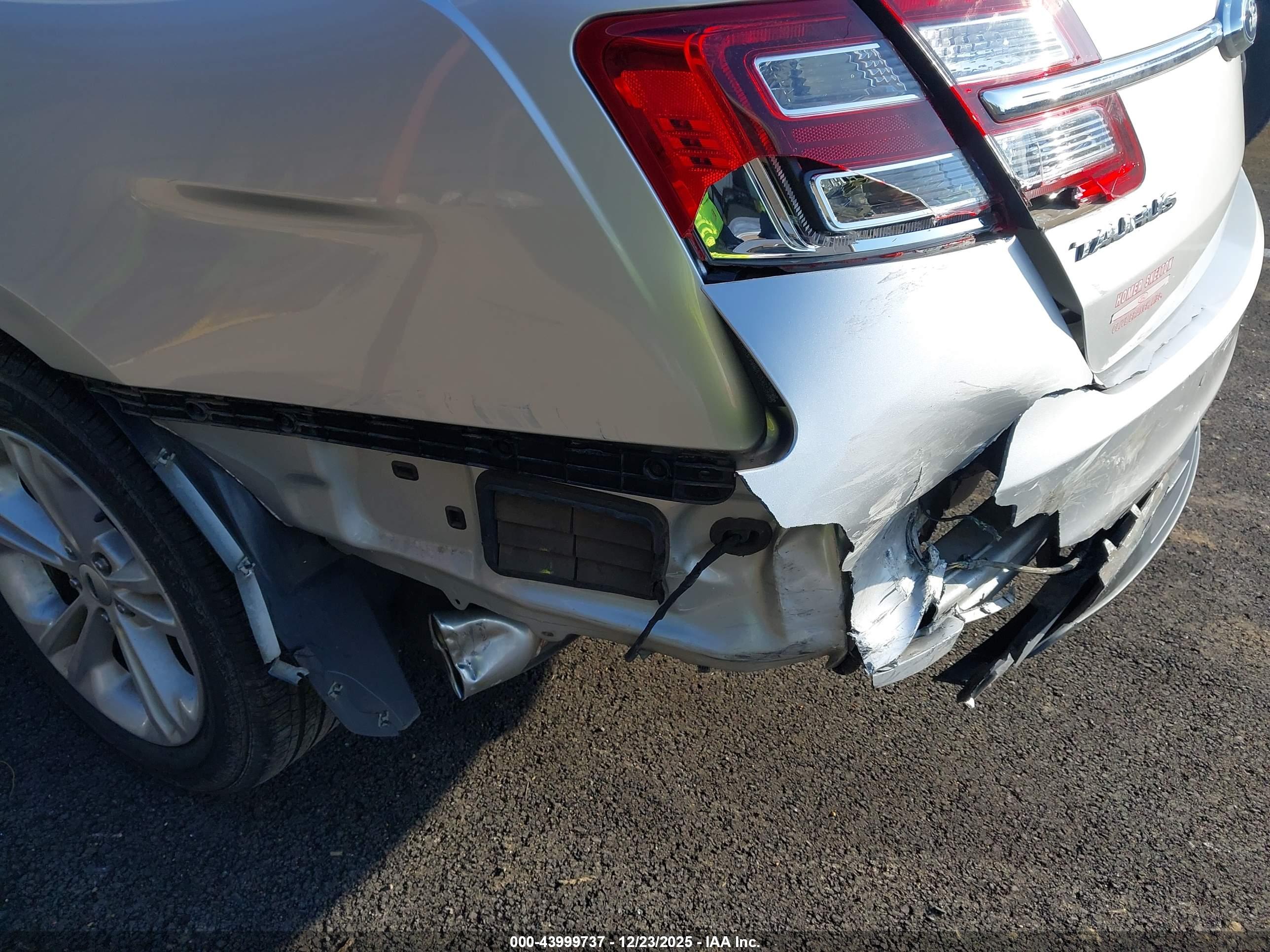 FORD TAURUS image 6