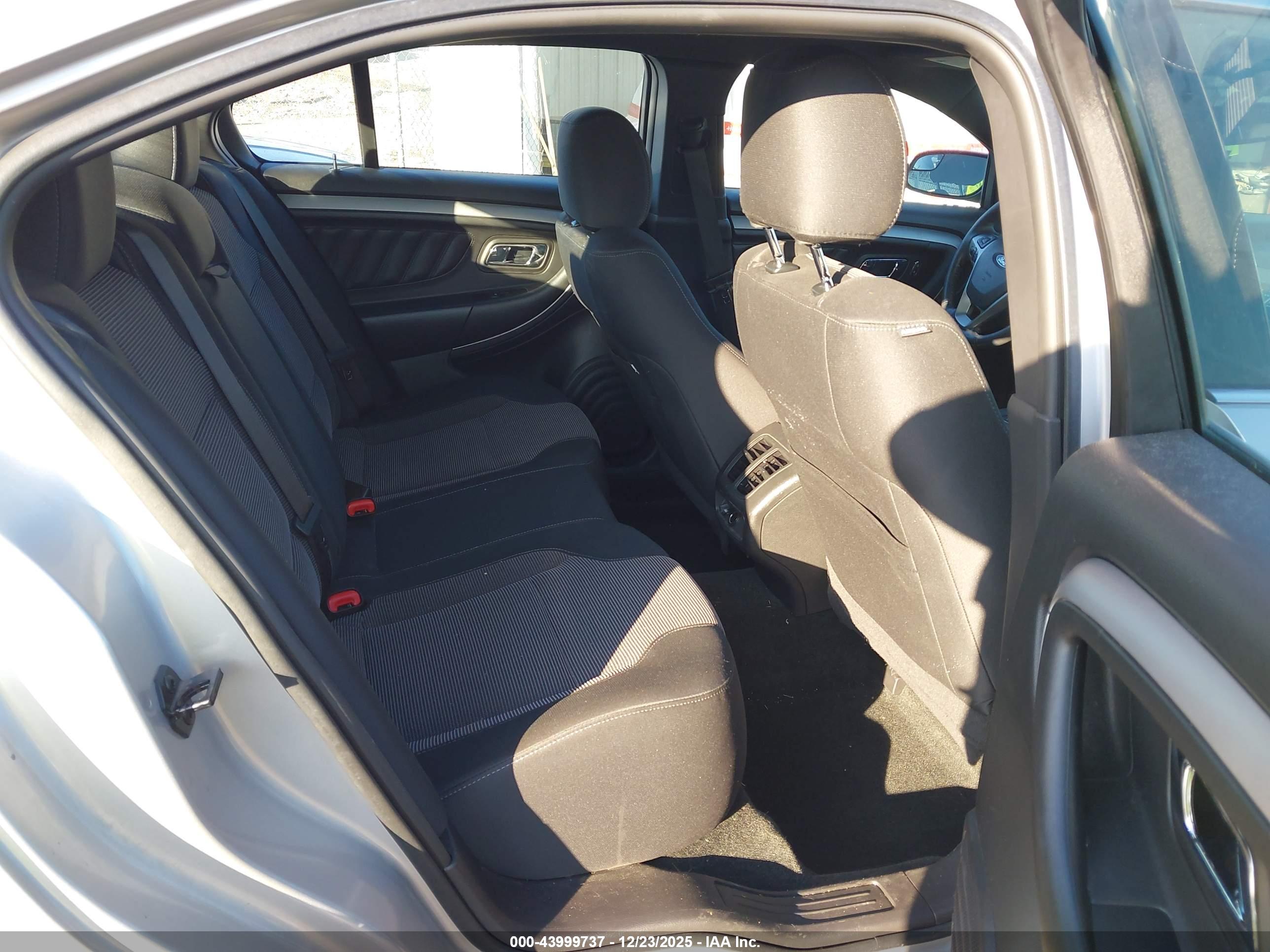 FORD TAURUS image 8