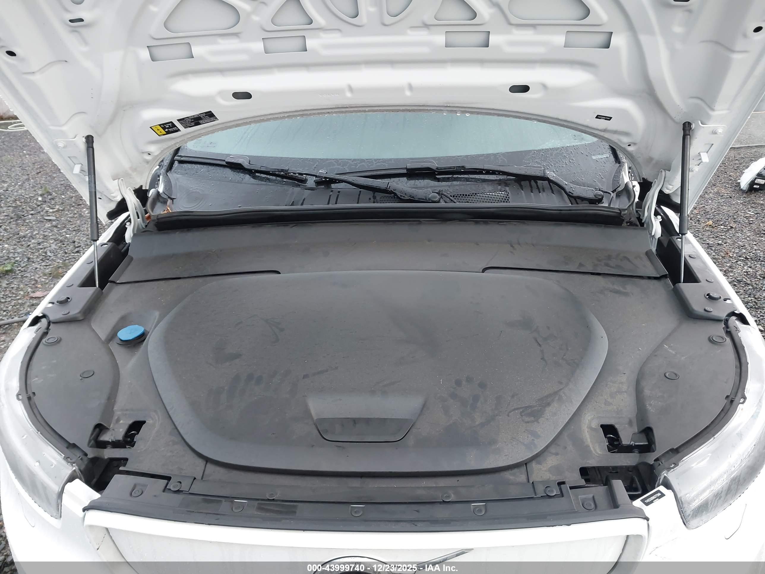 VOLVO XC40 image 10