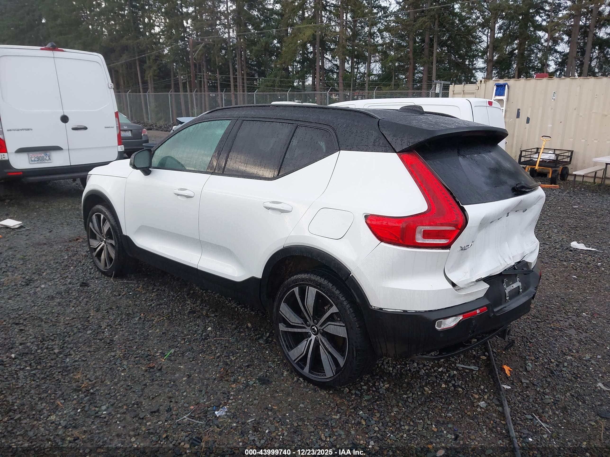VOLVO XC40 image 3