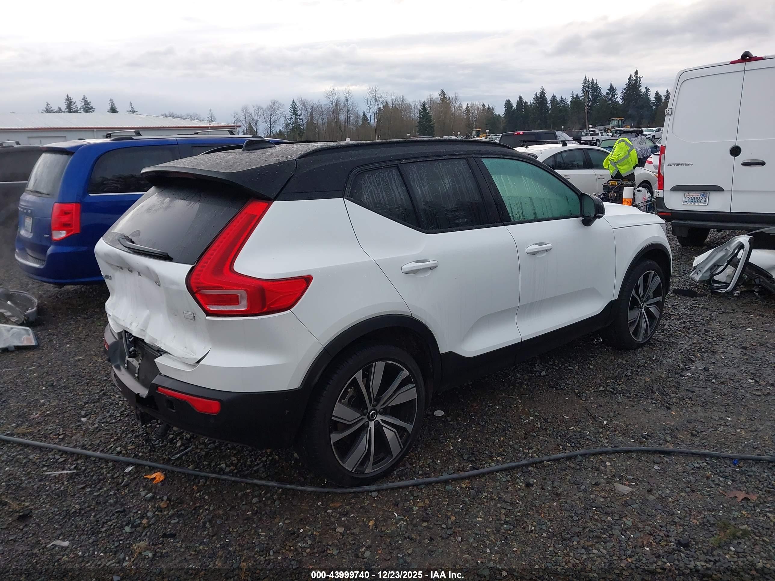 VOLVO XC40 image 4