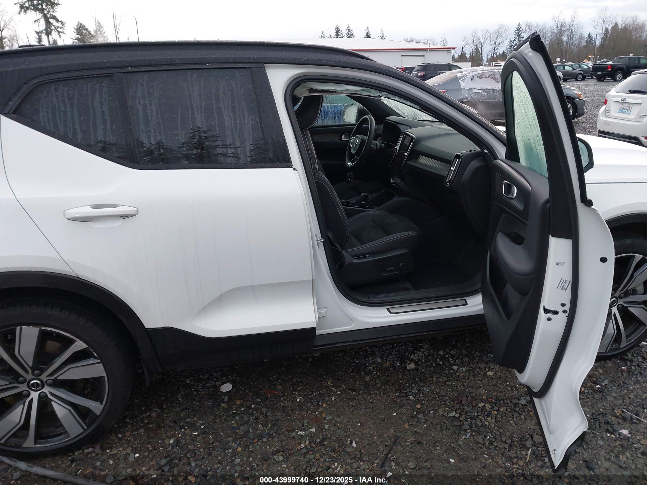 VOLVO XC40 image 5