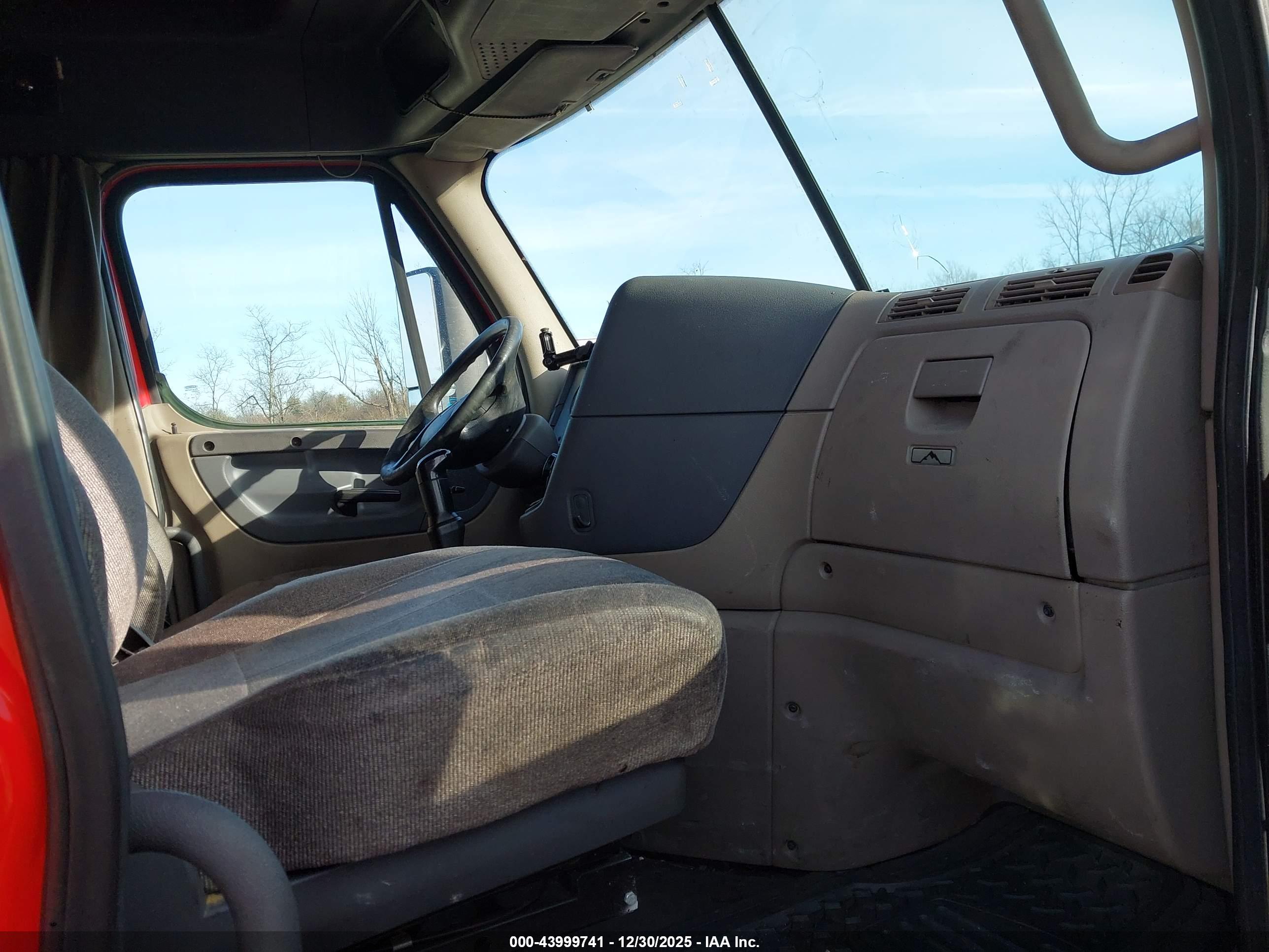 FREIGHTLINER CASCADIA image 7