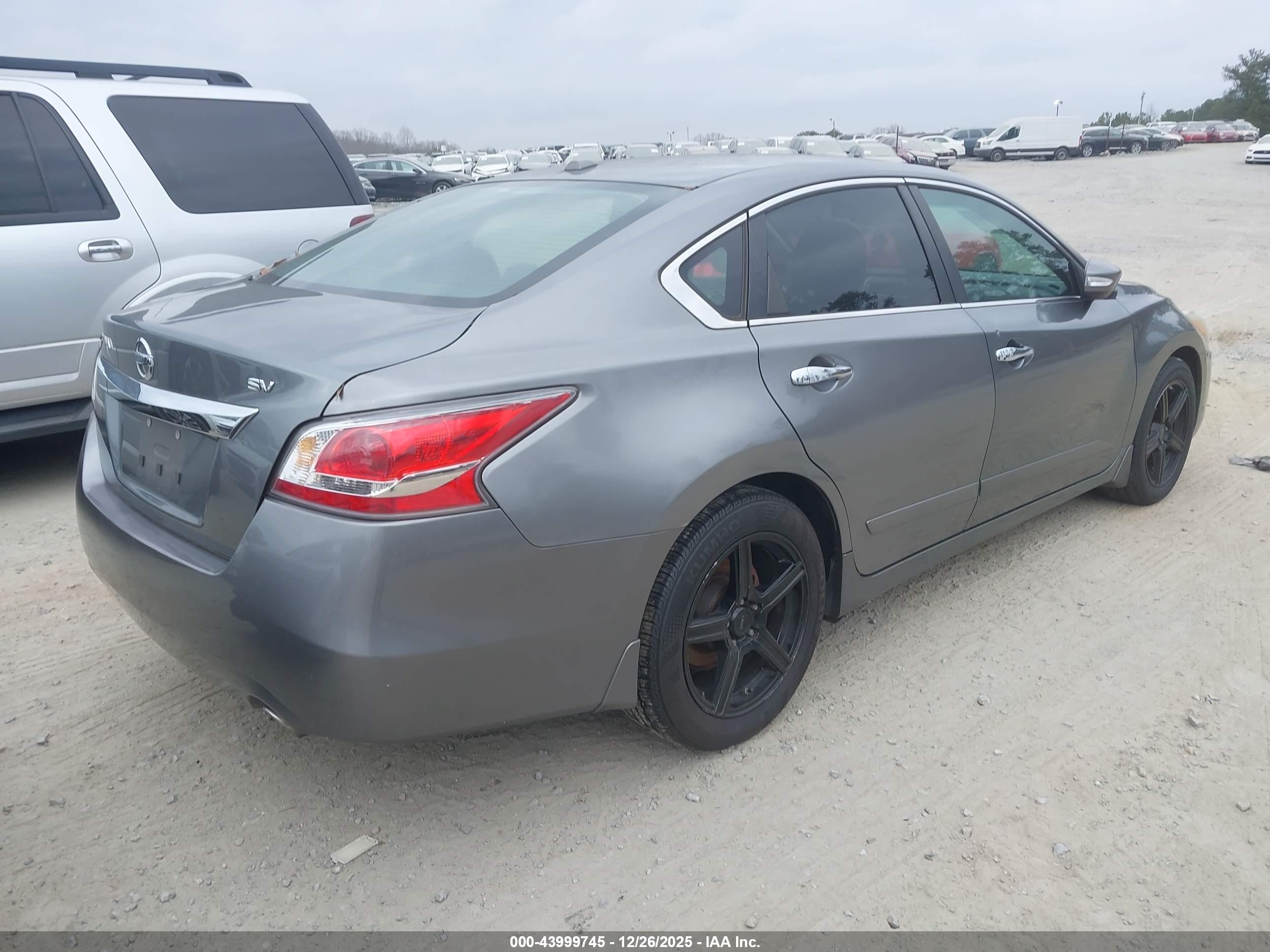 NISSAN ALTIMA image 4