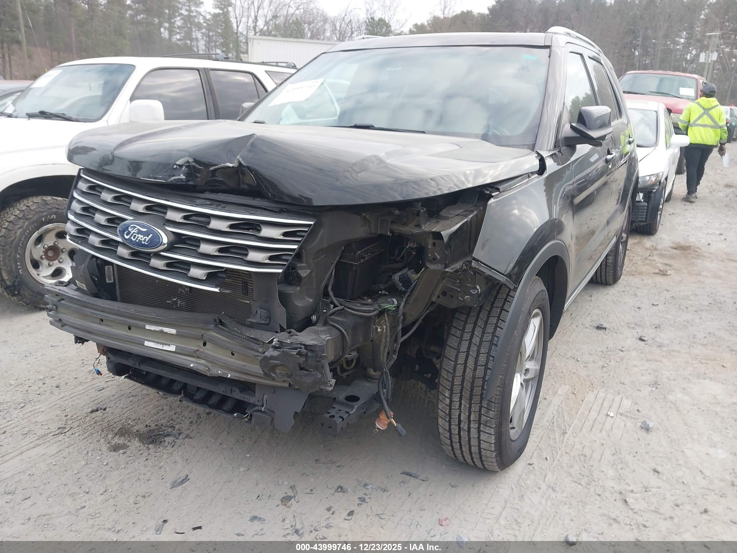 FORD EXPLORER image 2