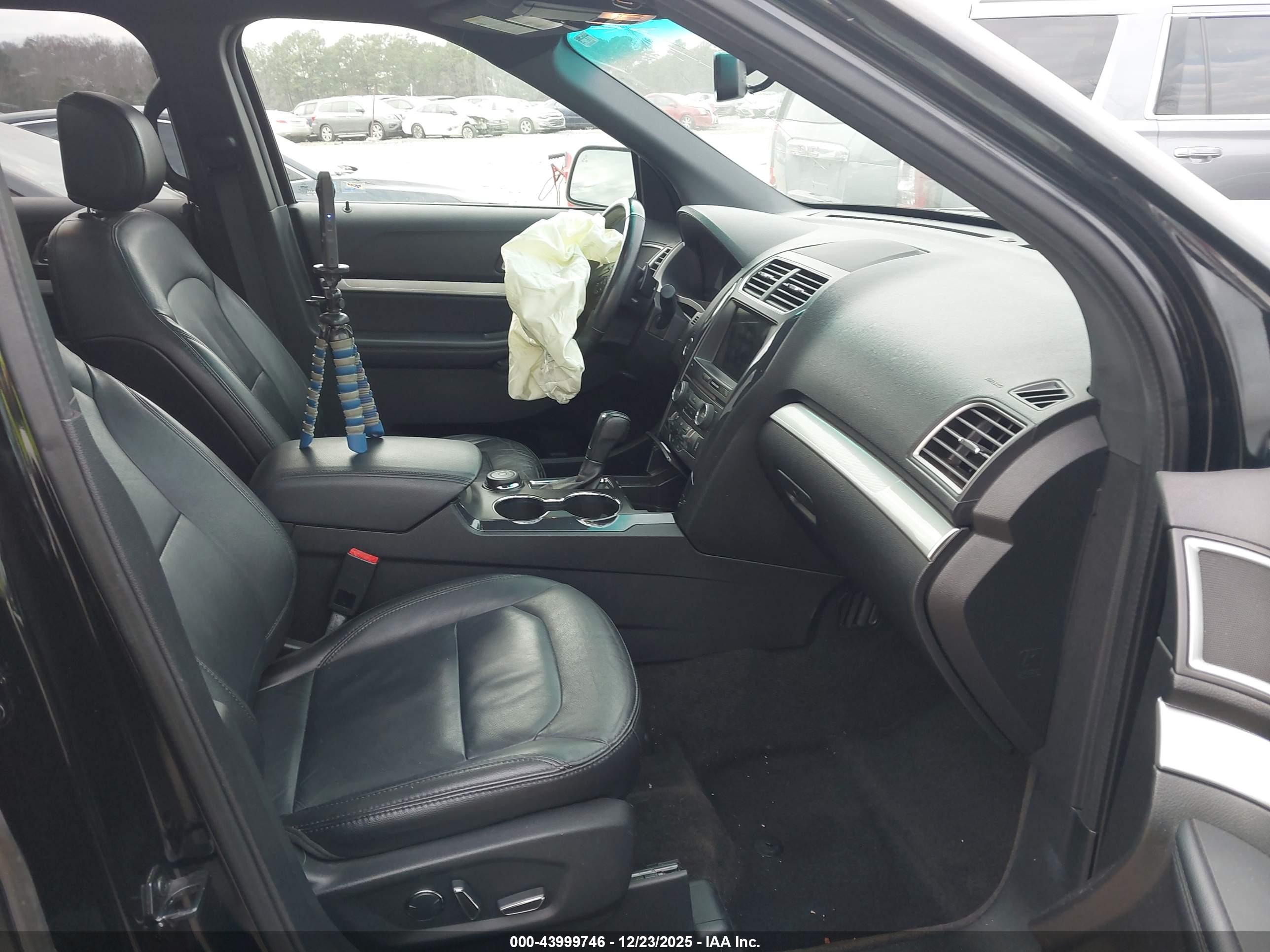 FORD EXPLORER image 5