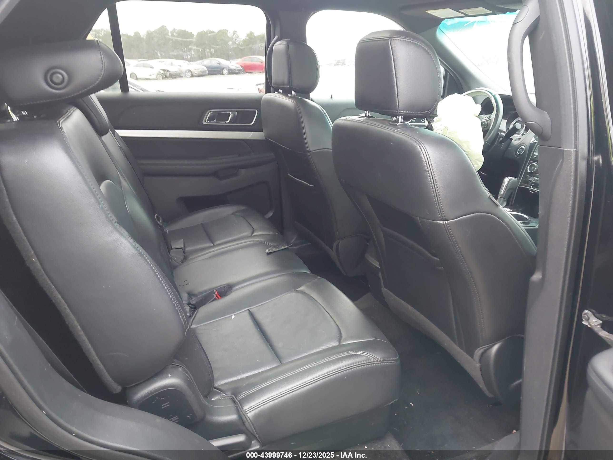 FORD EXPLORER image 8