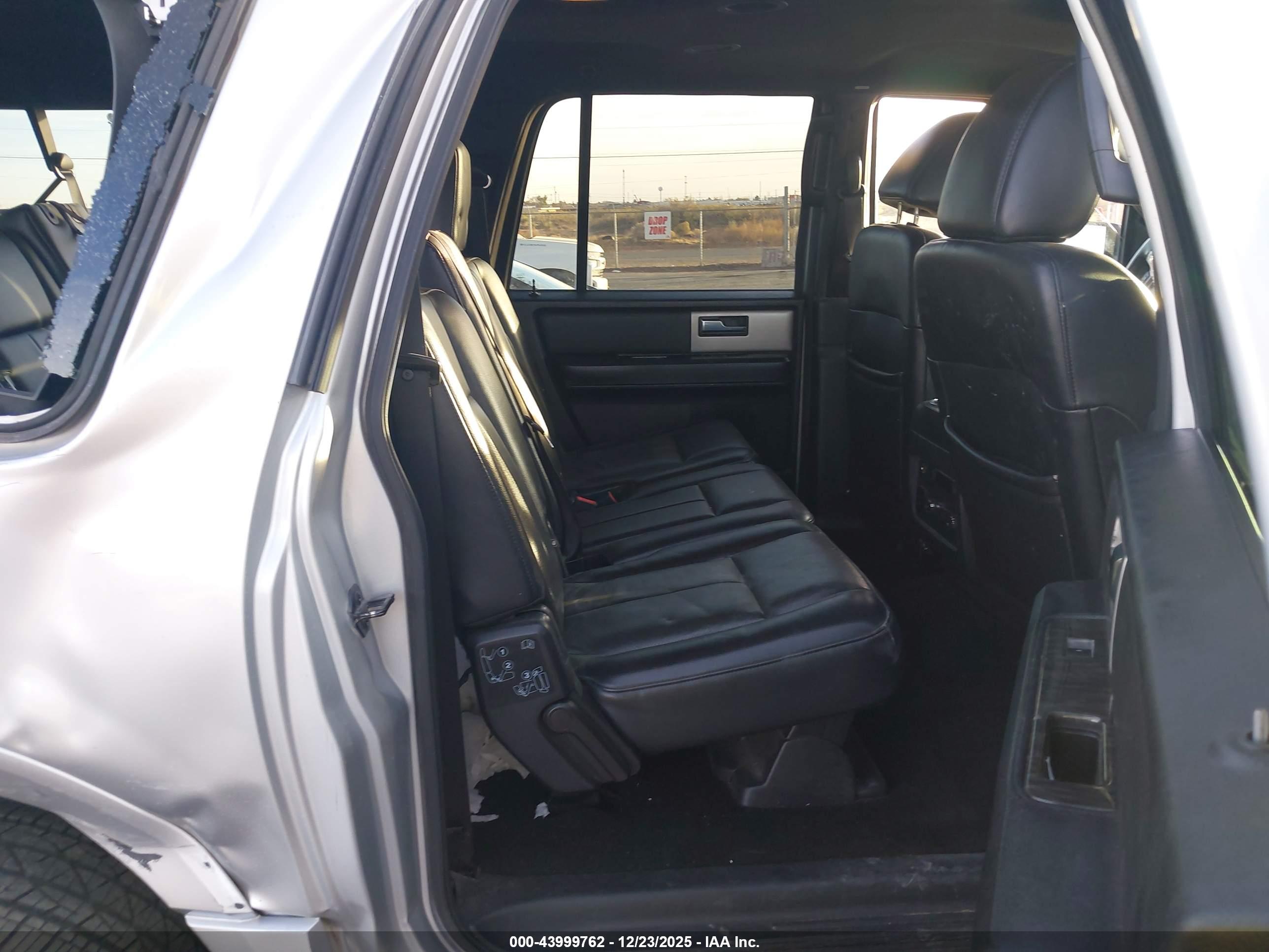 FORD EXPEDITION image 8