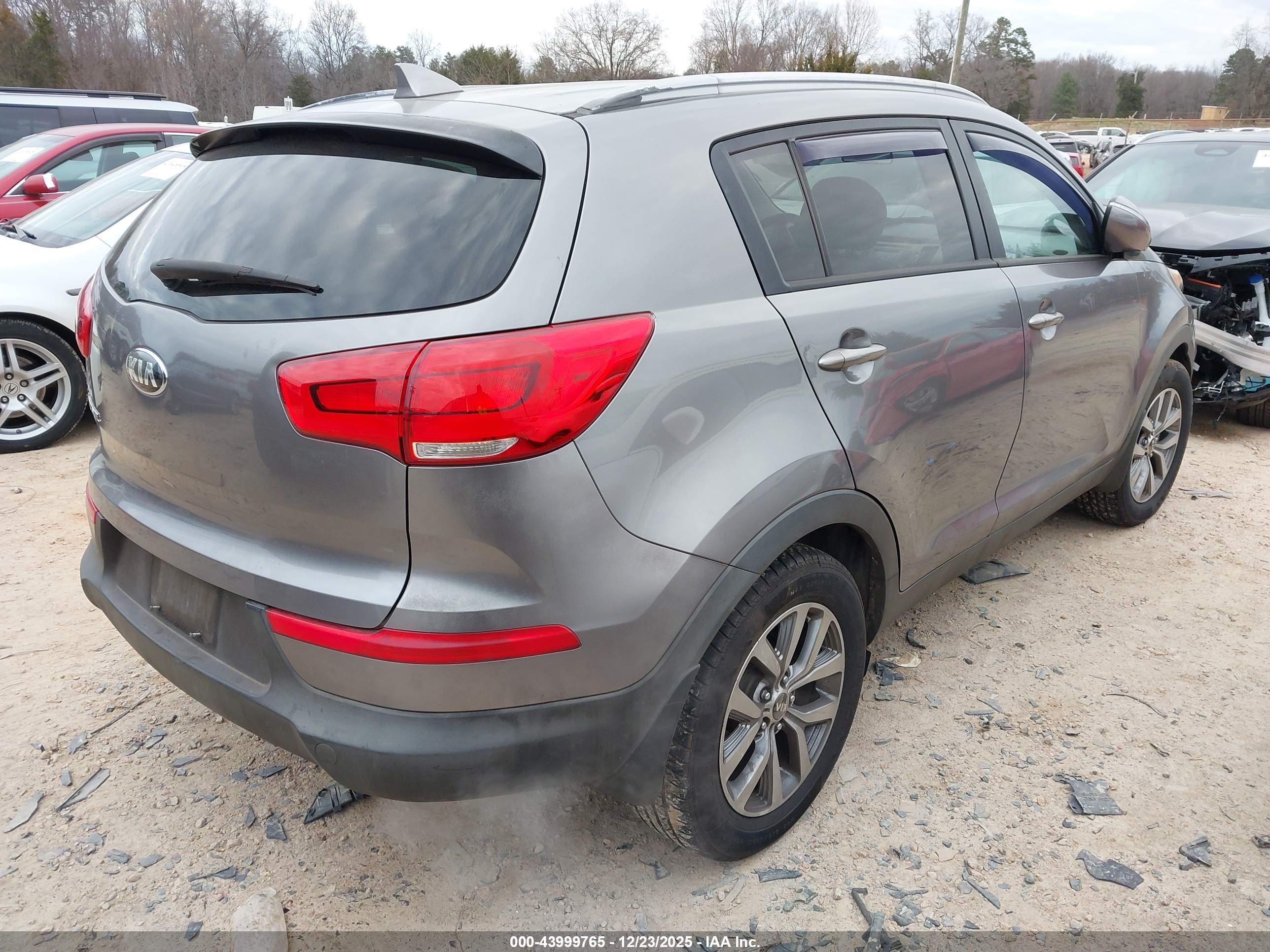 KIA SPORTAGE image 4