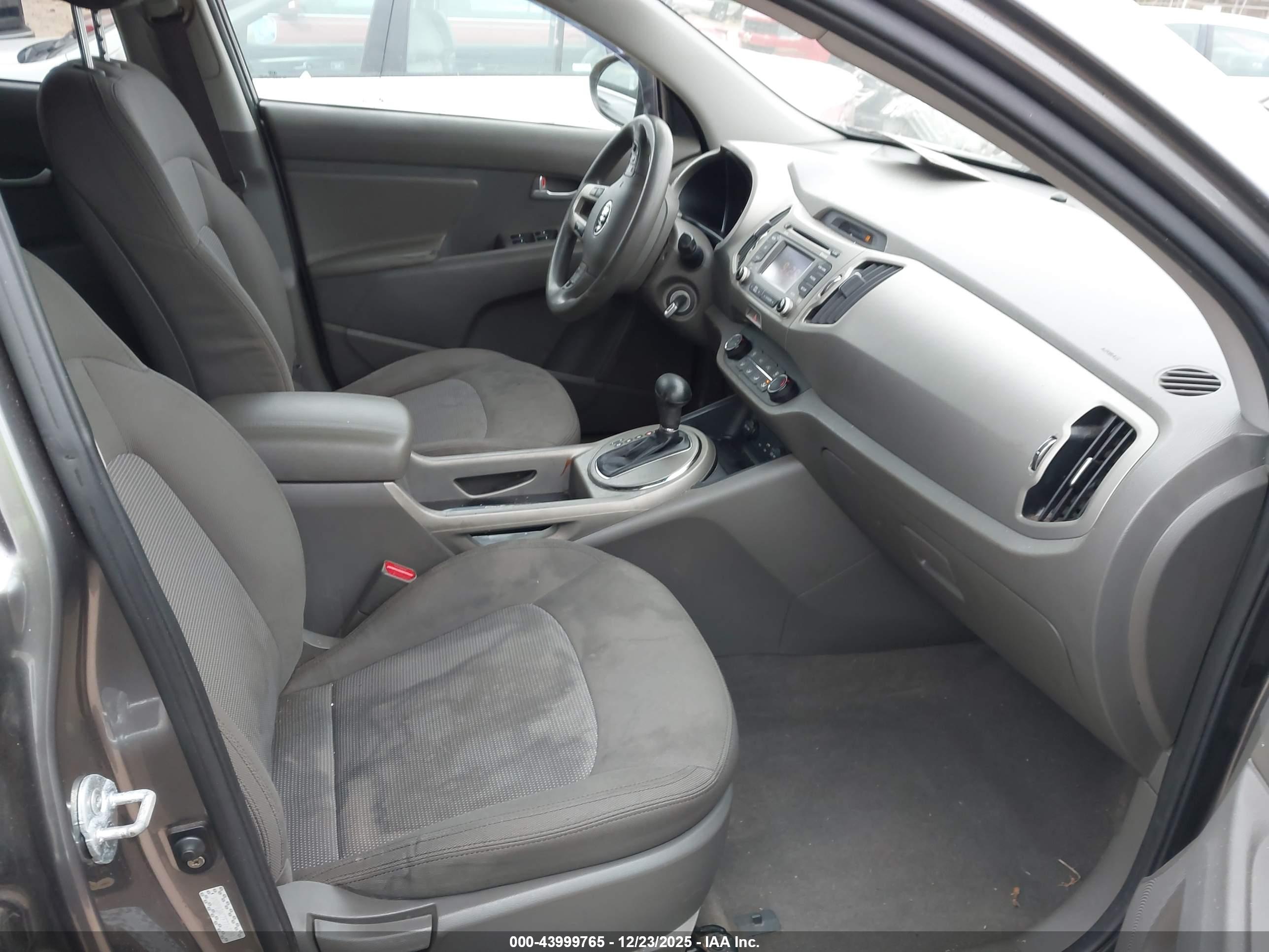 KIA SPORTAGE image 5