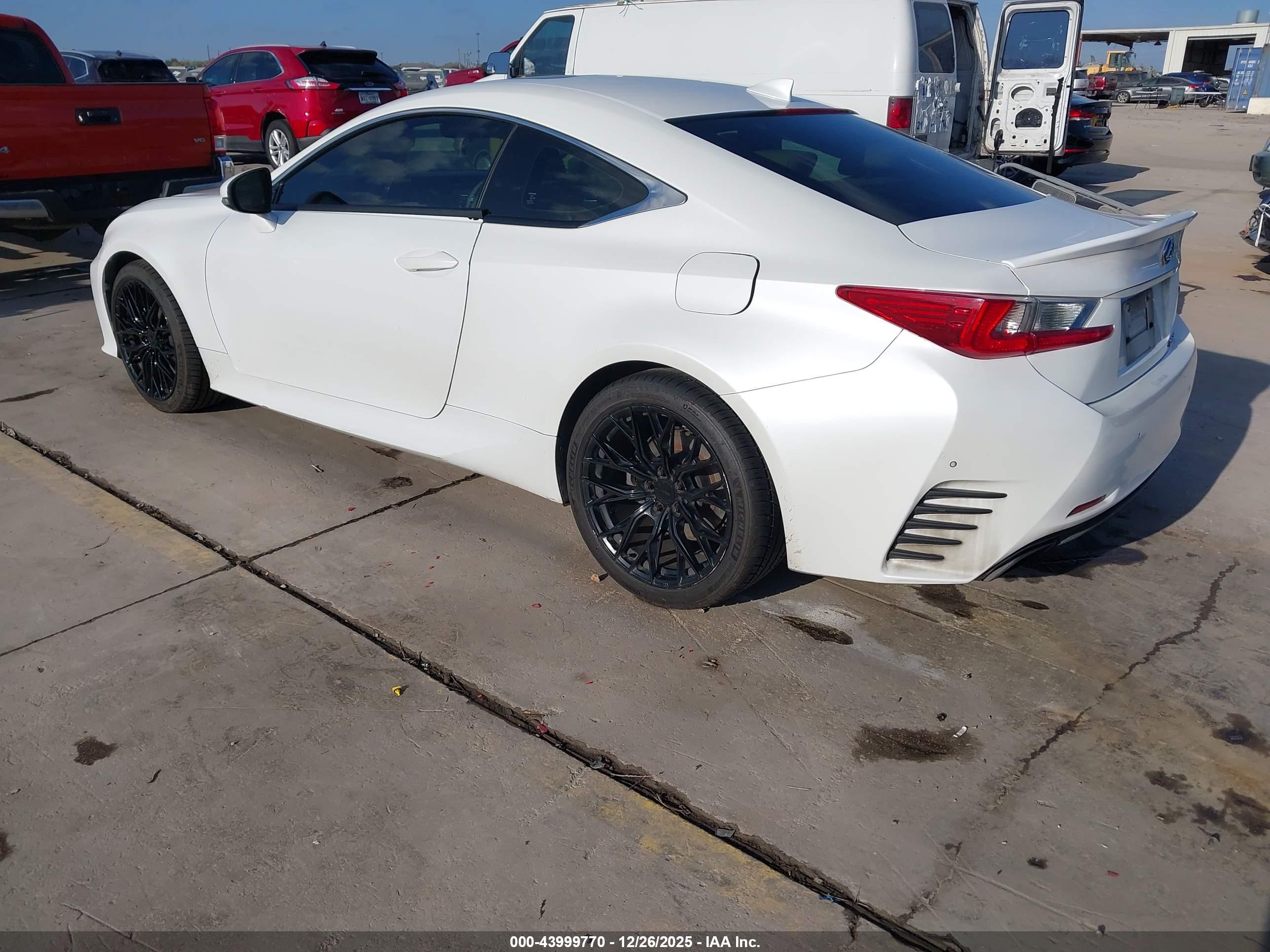 LEXUS RC image 3