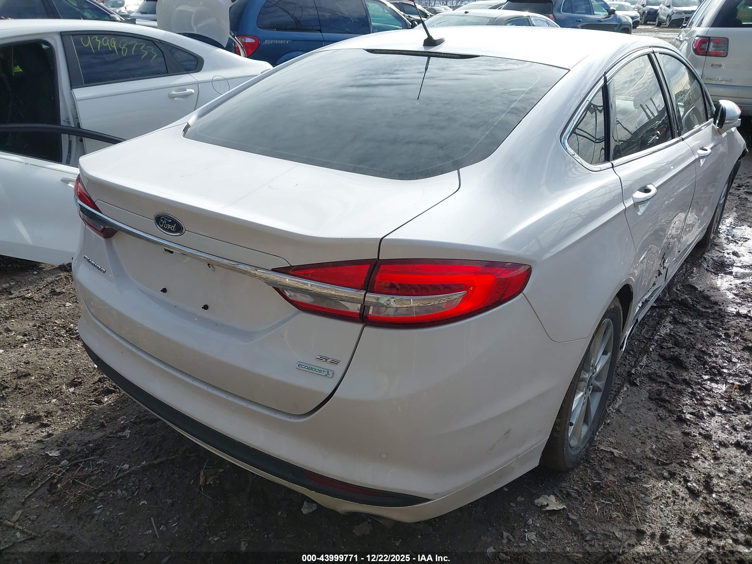 FORD FUSION image 4