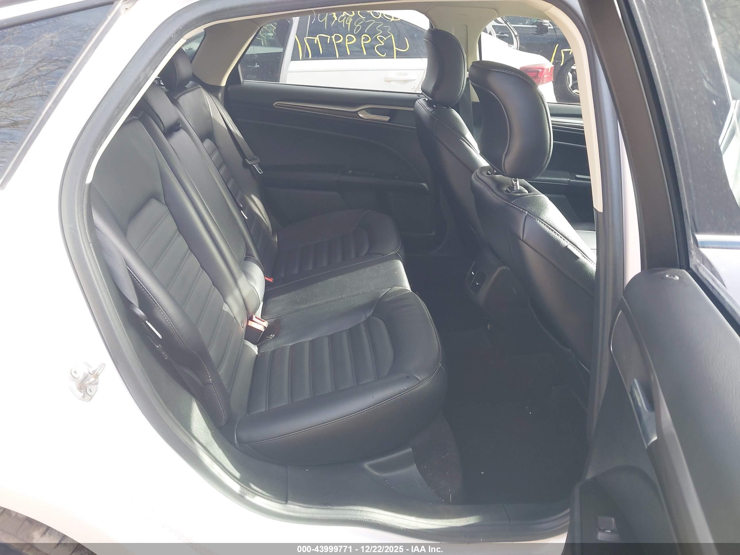 FORD FUSION image 8