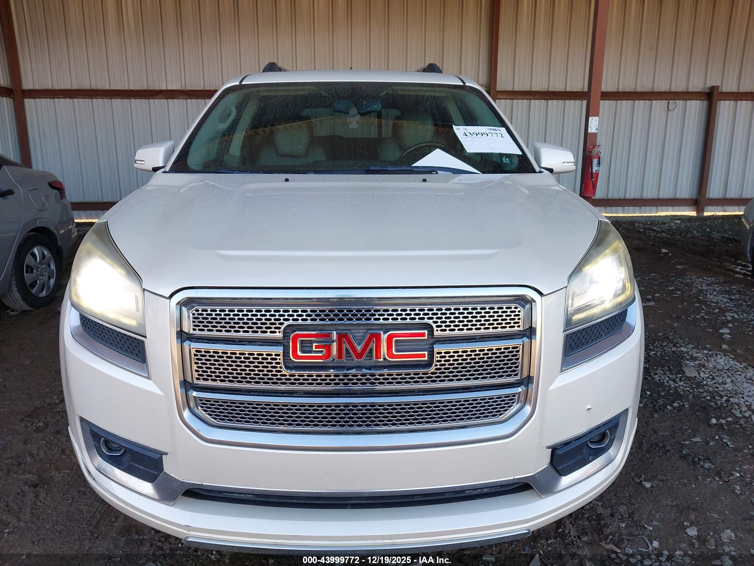GMC ACADIA image 6