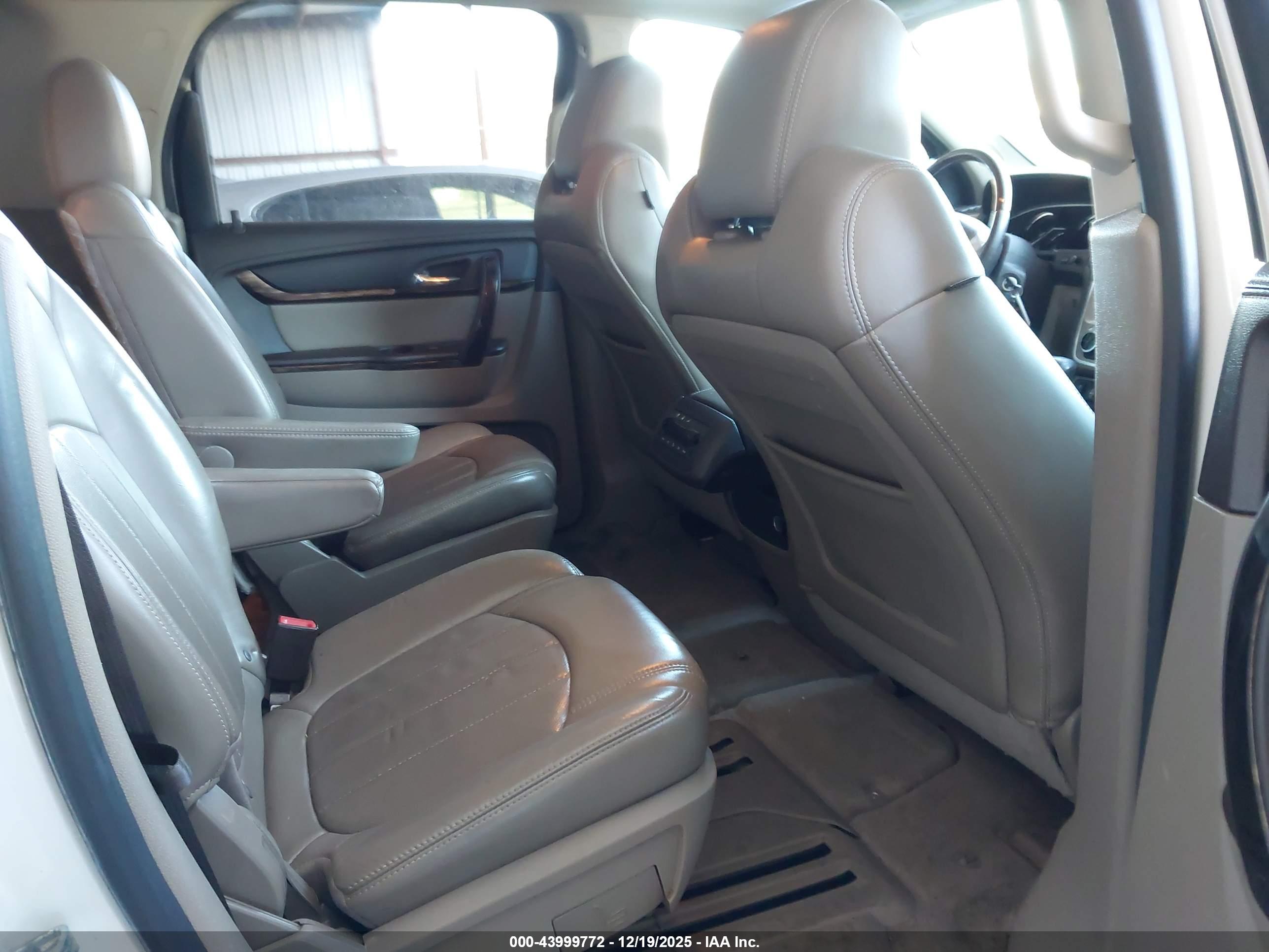 GMC ACADIA image 8