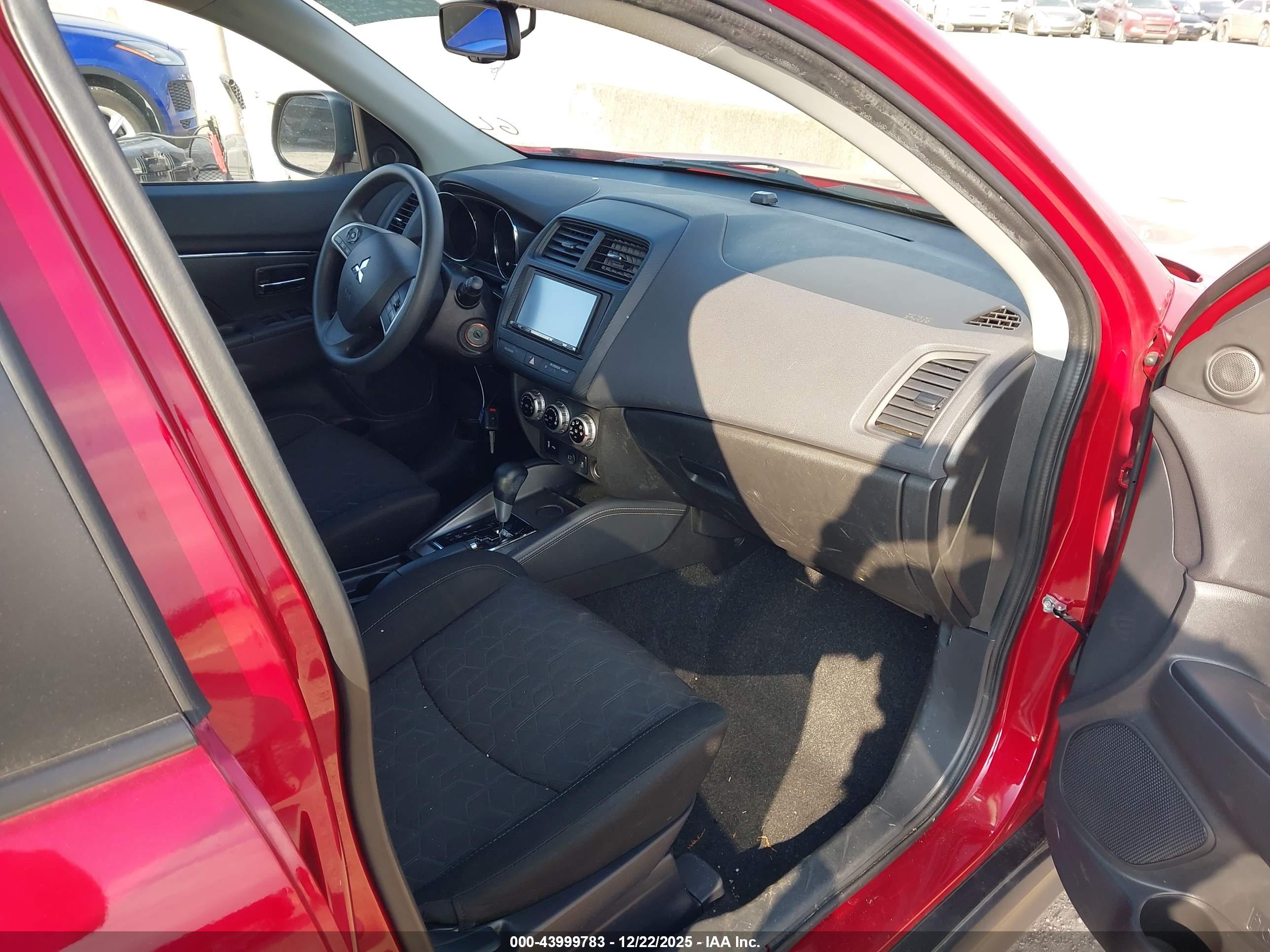 MITSUBISHI OUTLANDER image 5