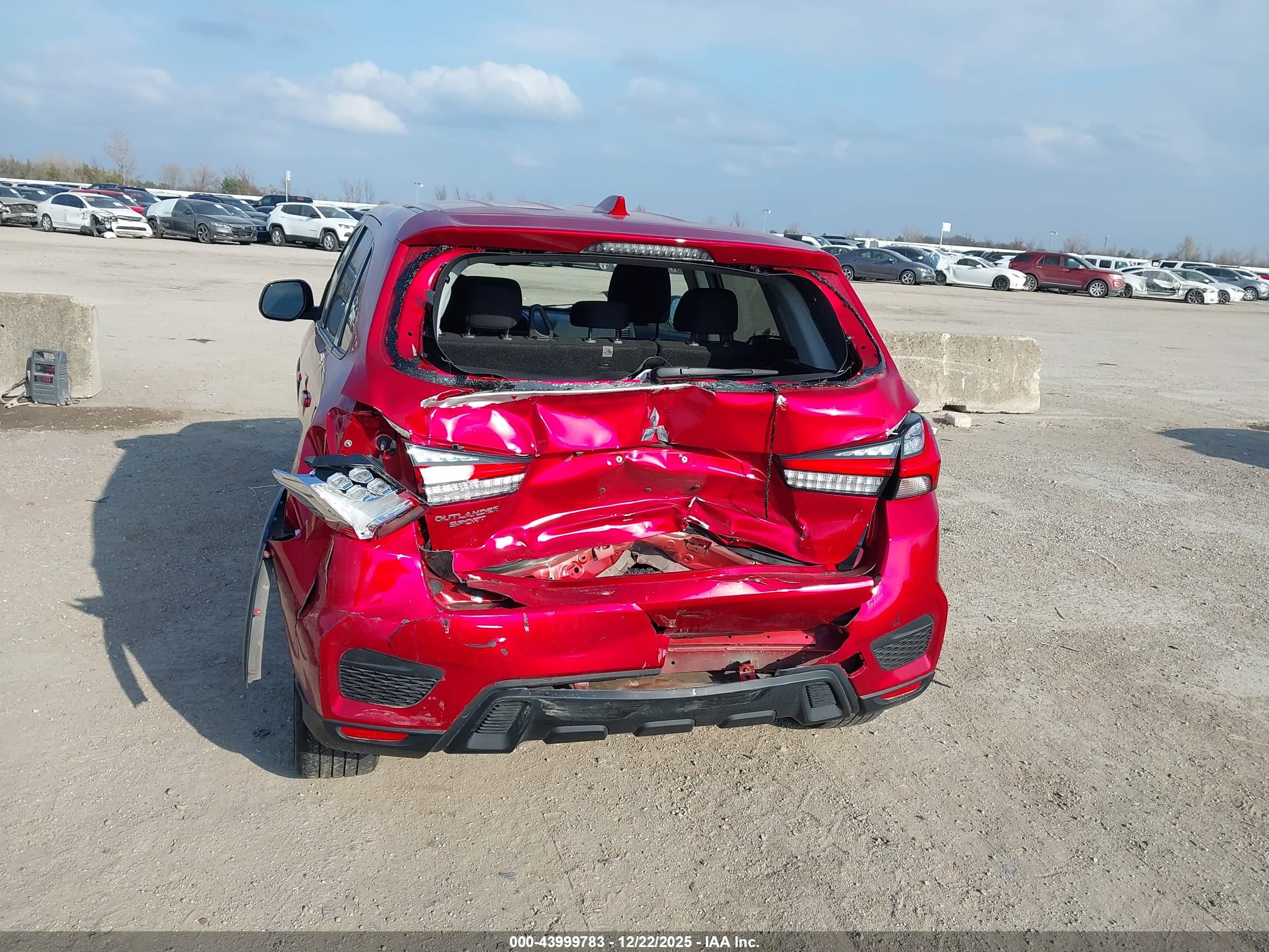 MITSUBISHI OUTLANDER image 6
