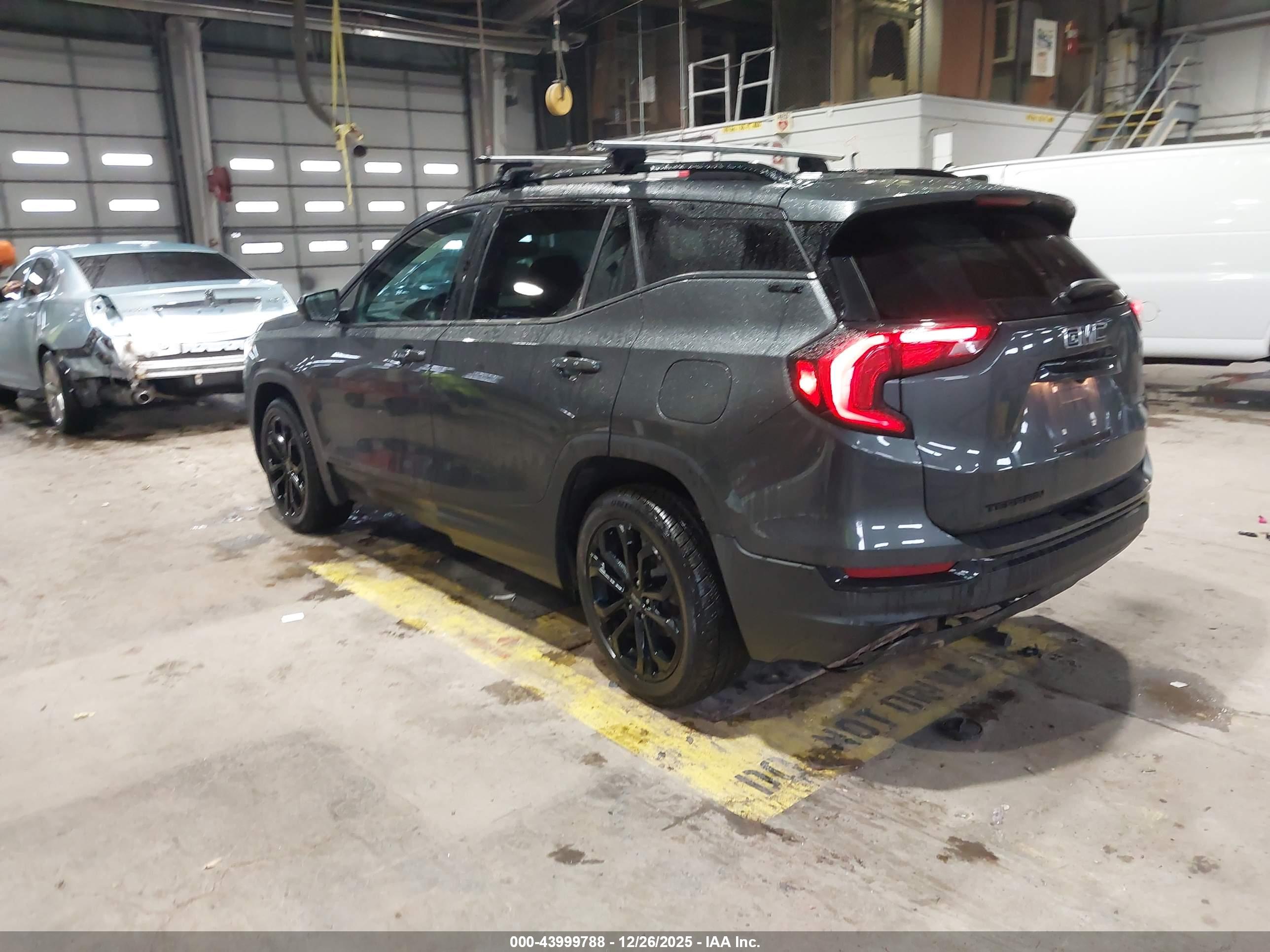 GMC TERRAIN image 3