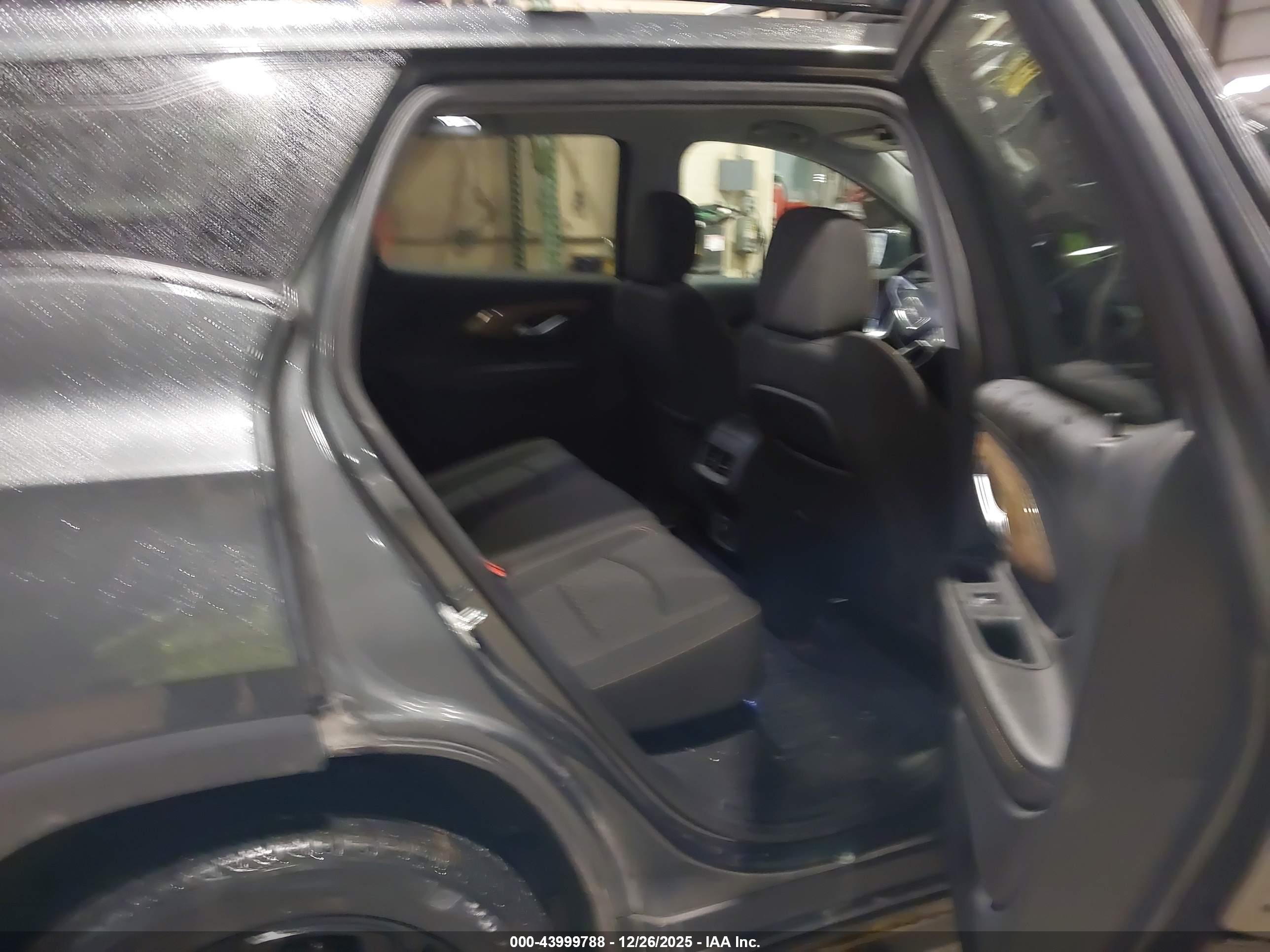 GMC TERRAIN image 8