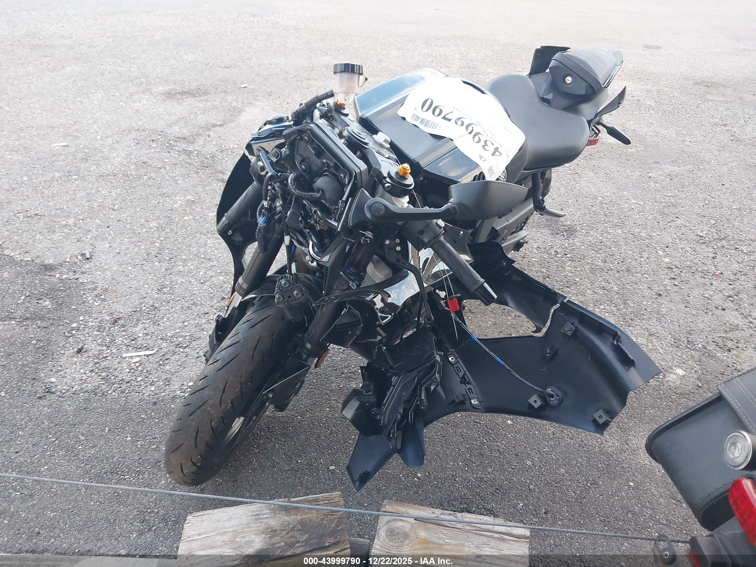 YAMAHA YZFR7 image 2