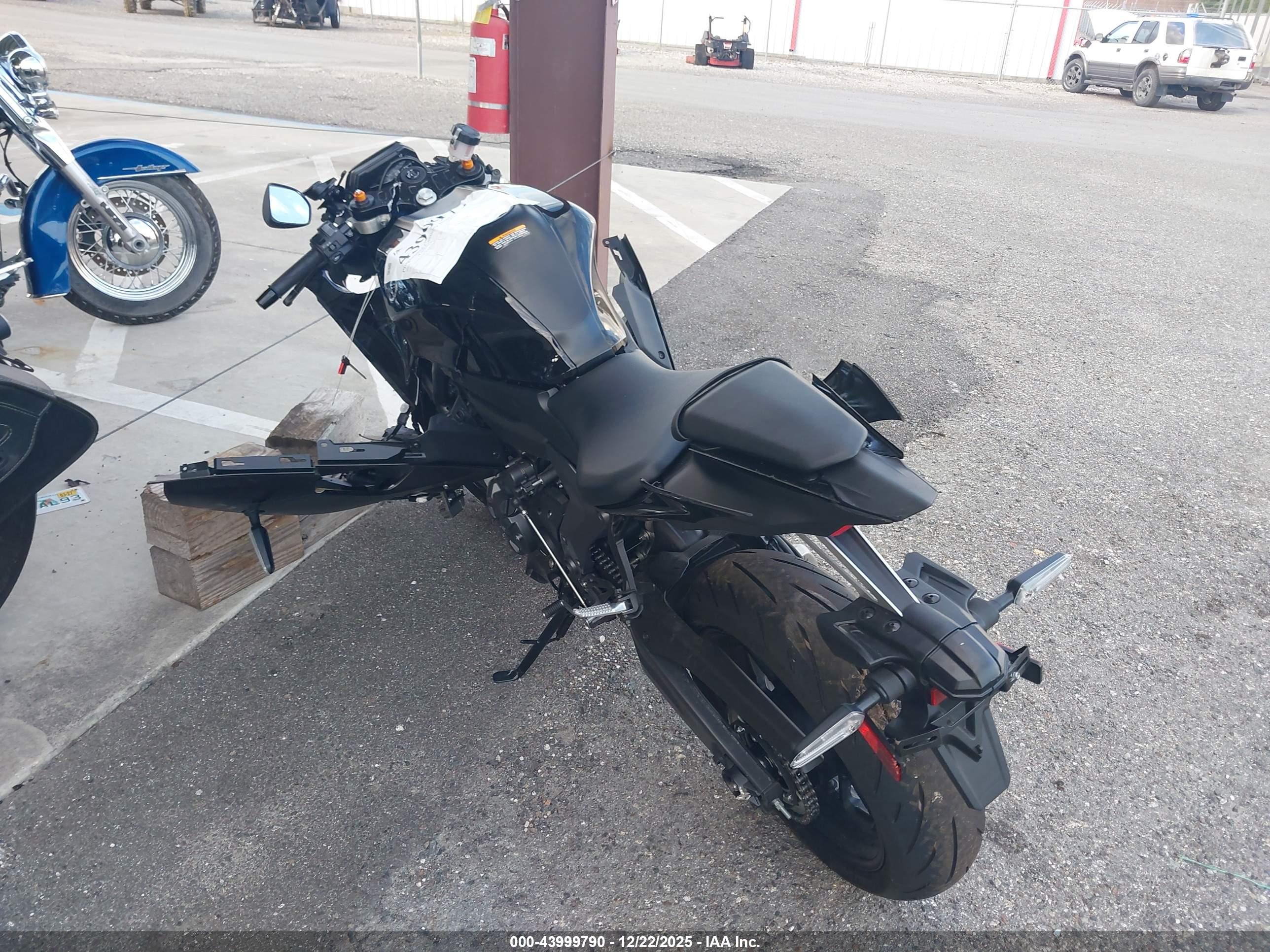 YAMAHA YZFR7 image 3