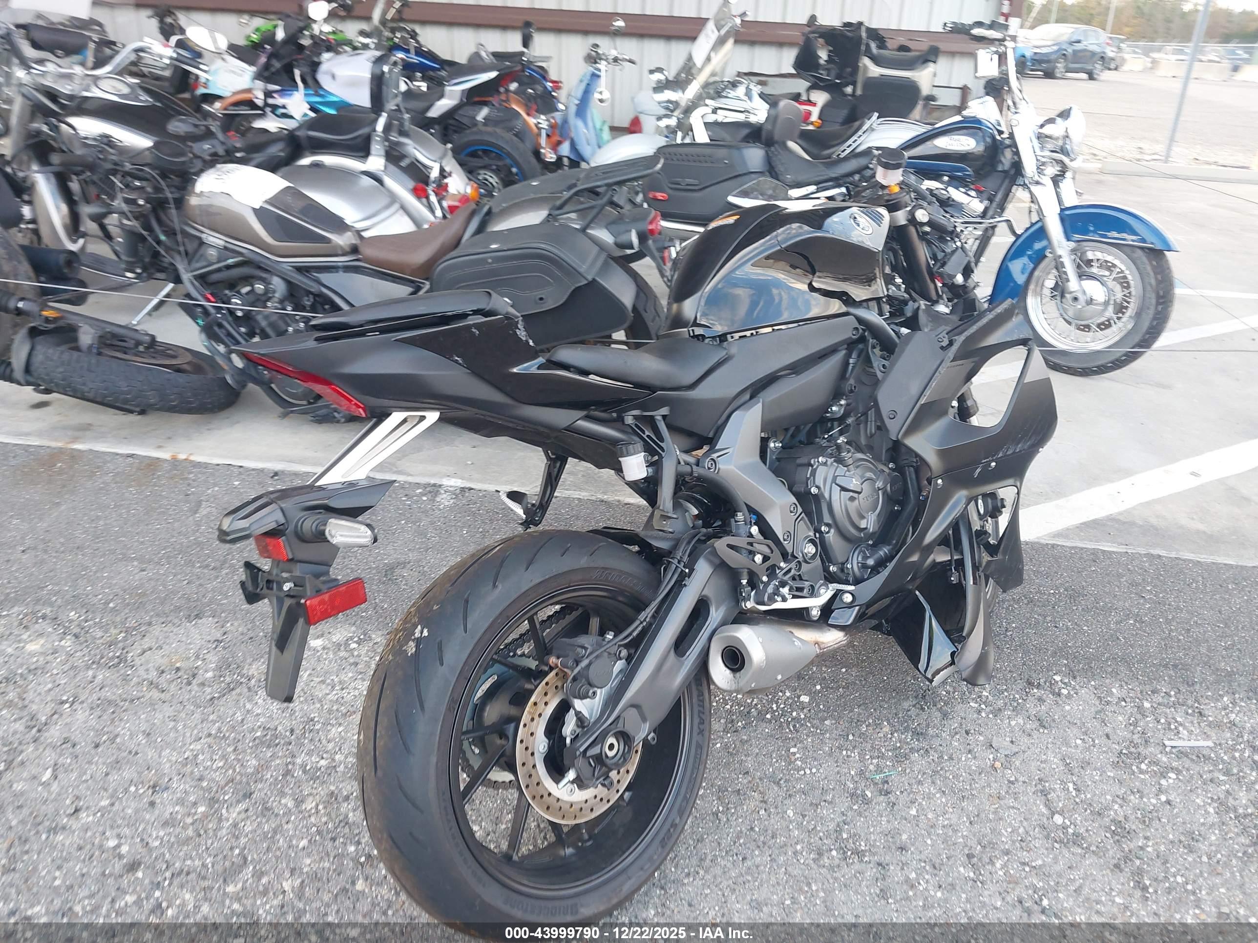 YAMAHA YZFR7 image 4