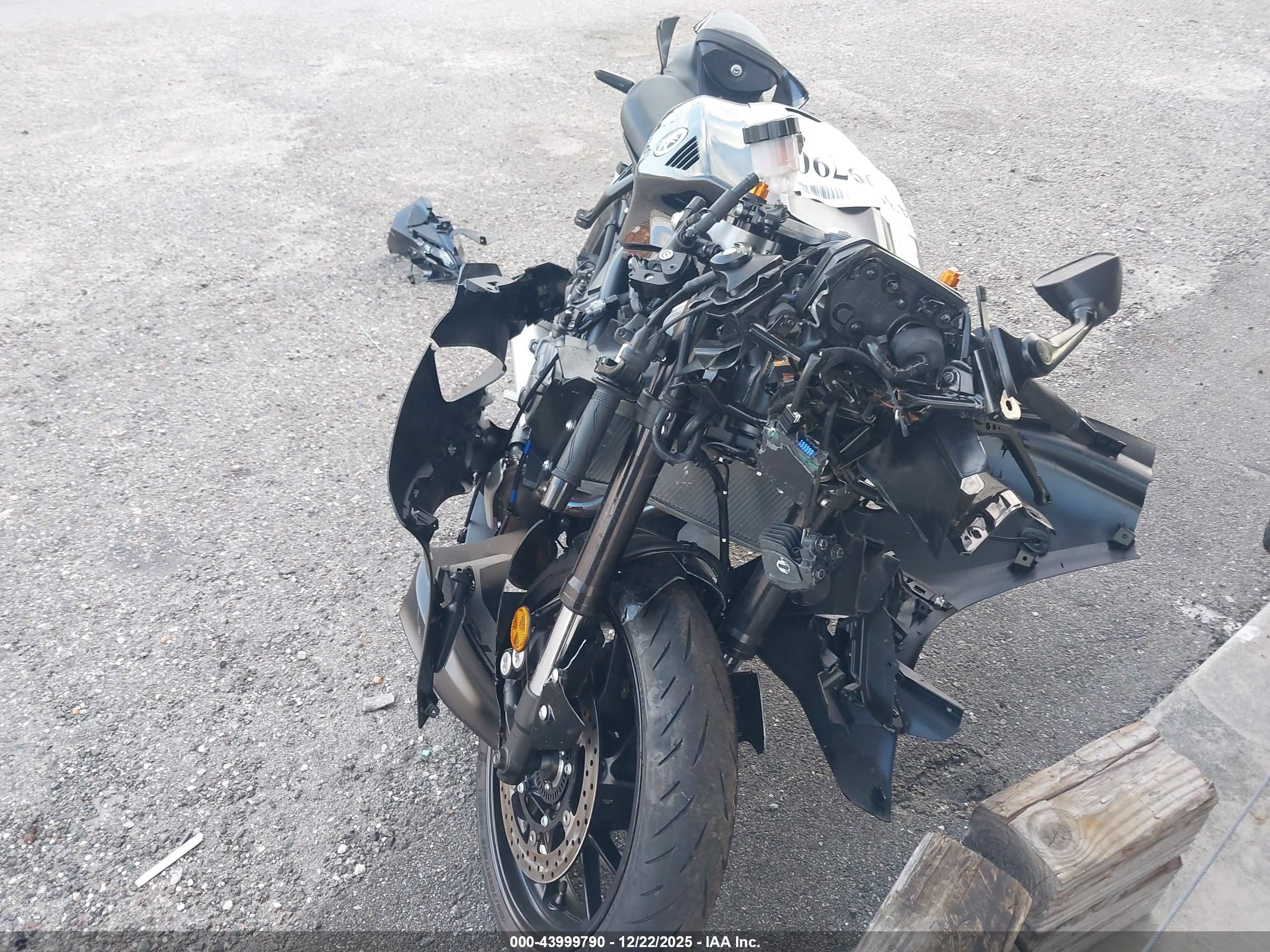 YAMAHA YZFR7 image 5