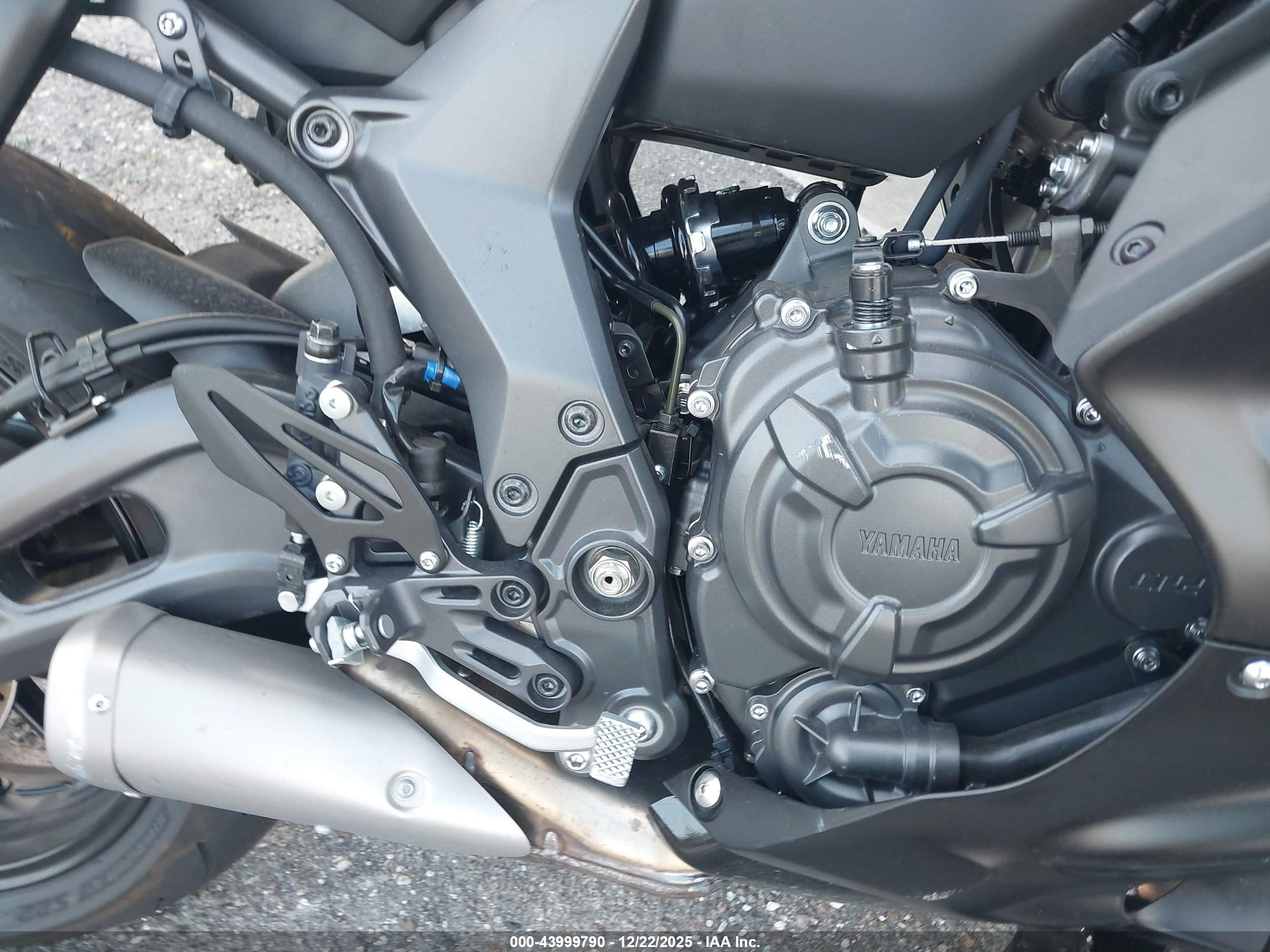 YAMAHA YZFR7 image 8
