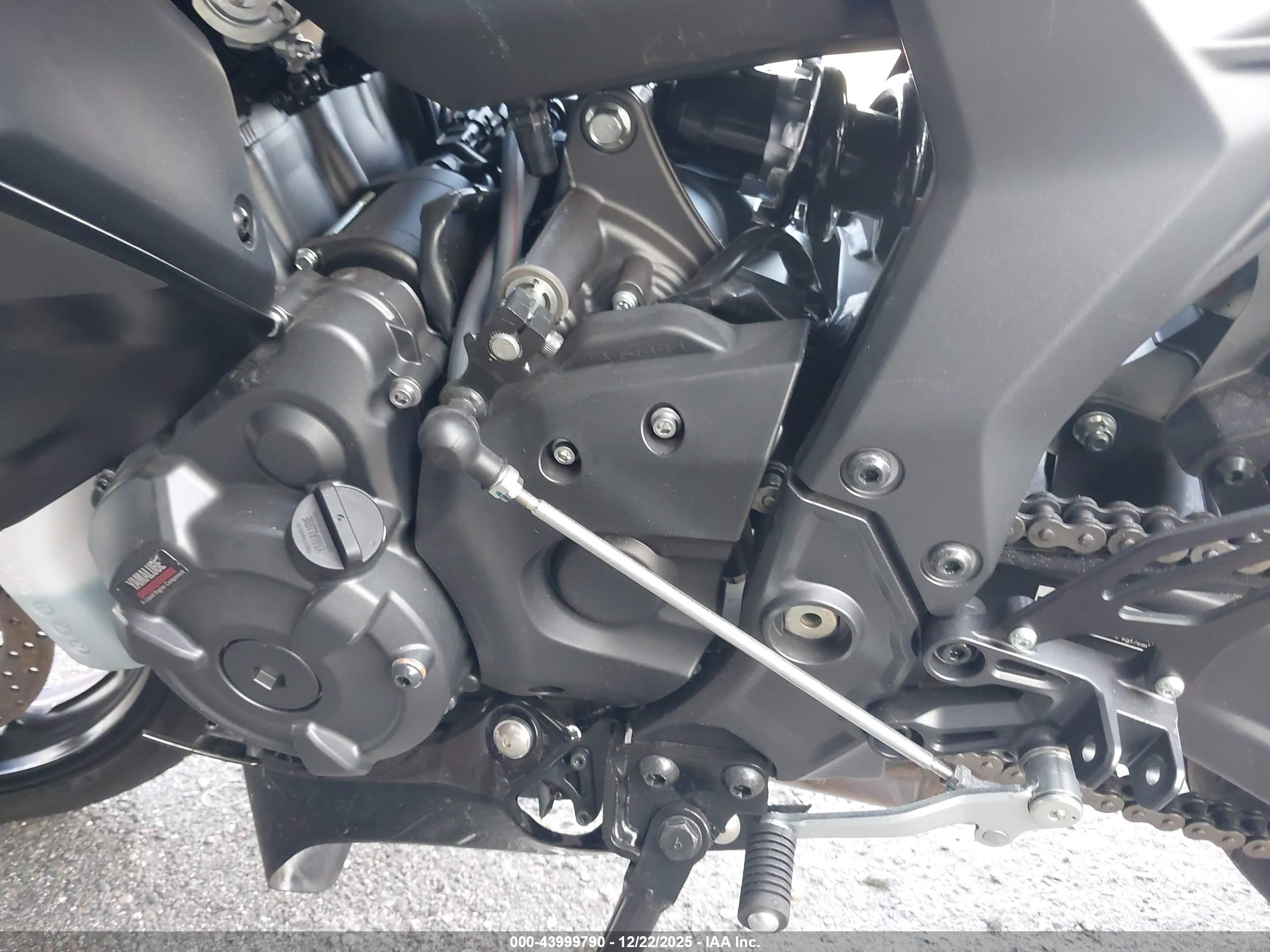 YAMAHA YZFR7 image 9