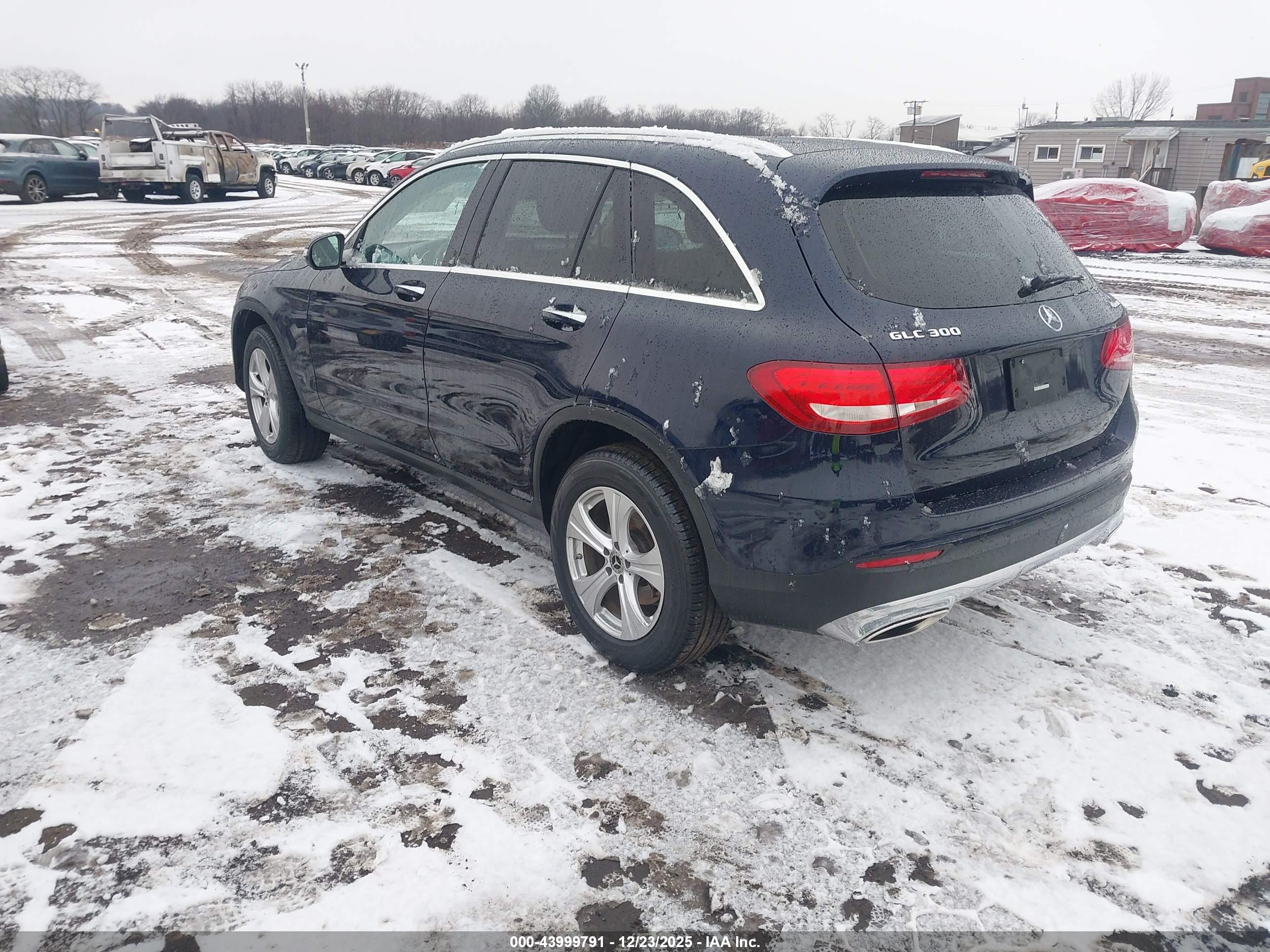 MERCEDES-BENZ GLC image 3
