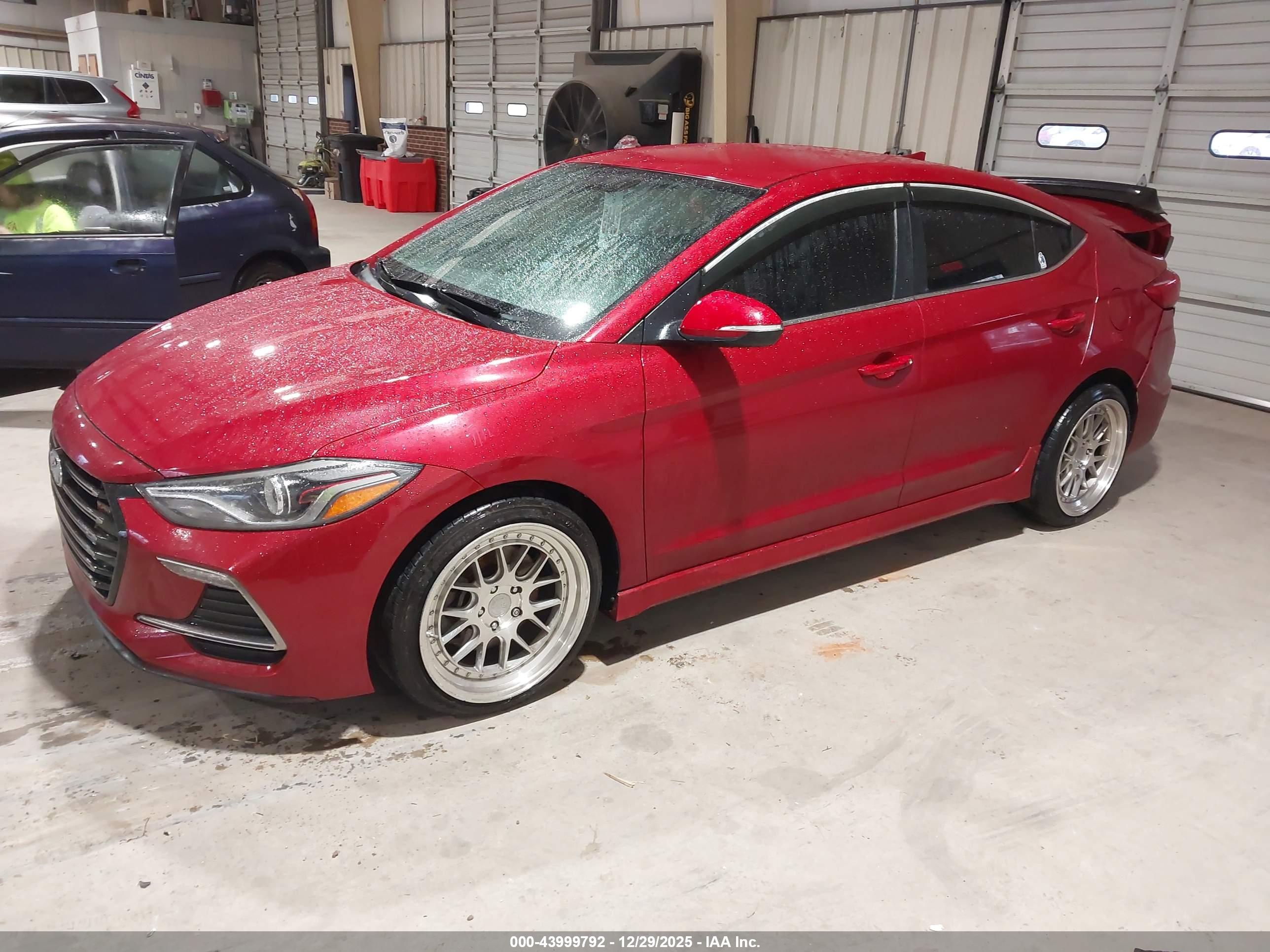 HYUNDAI ELANTRA image 2
