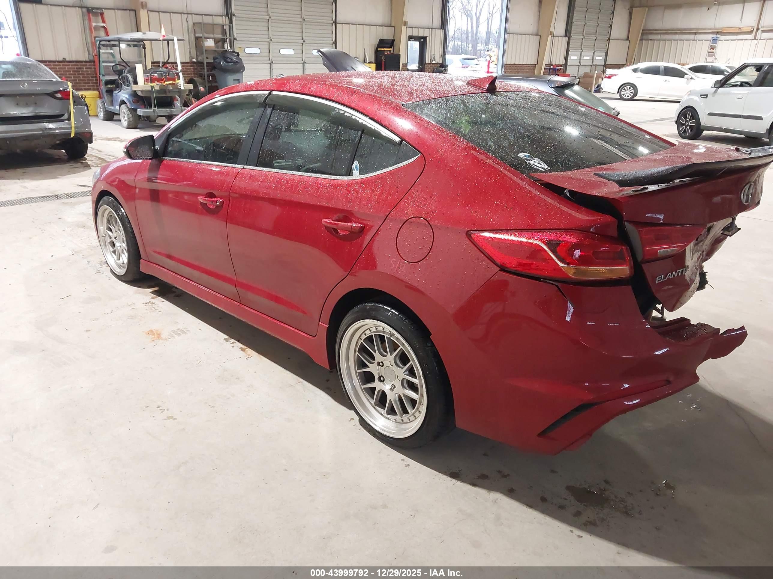 HYUNDAI ELANTRA image 3