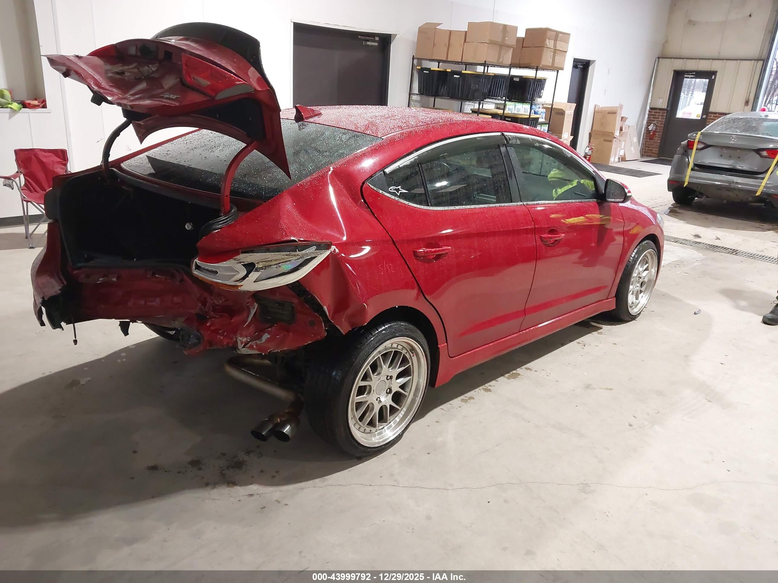 HYUNDAI ELANTRA image 4
