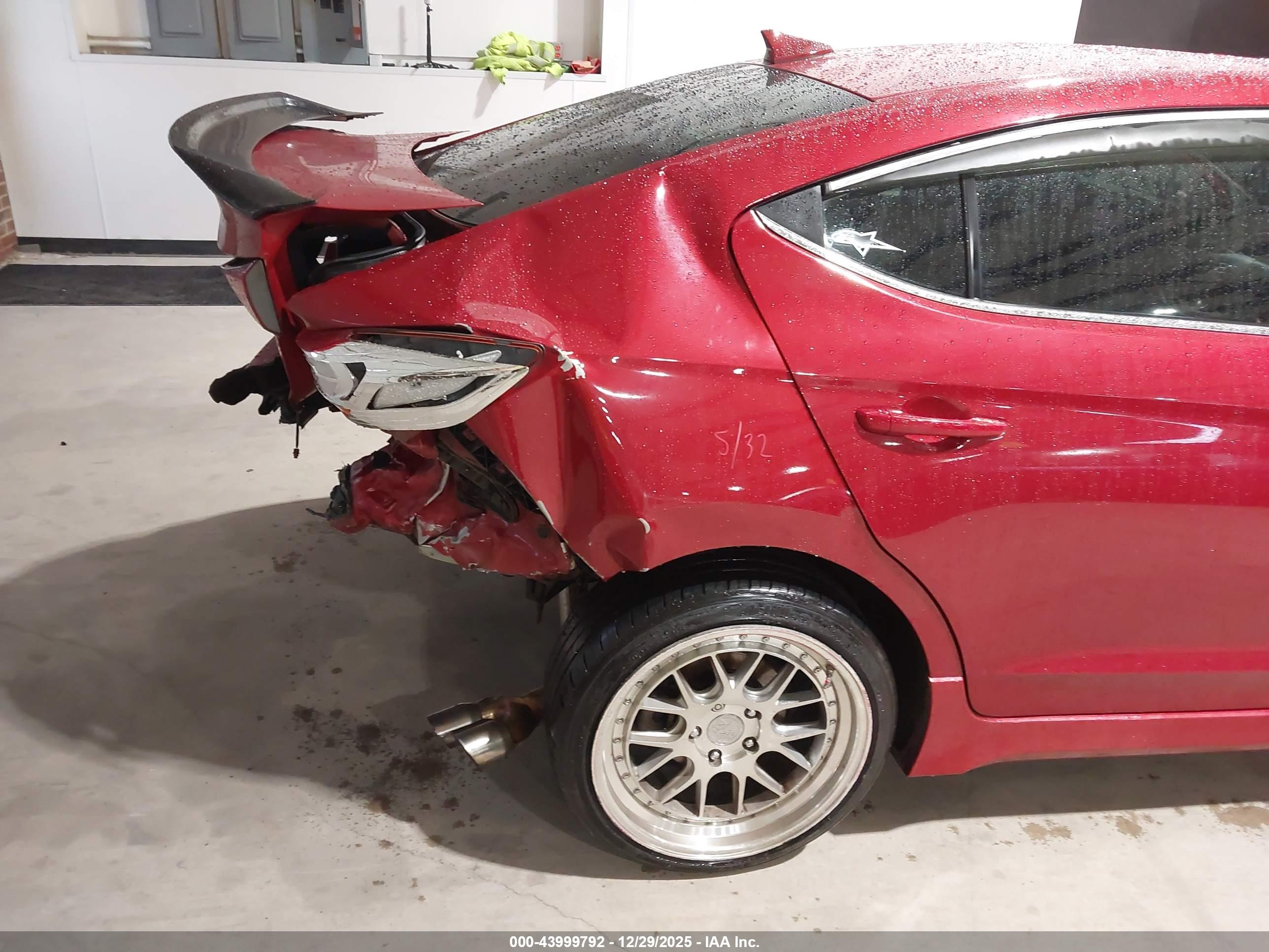 HYUNDAI ELANTRA image 6